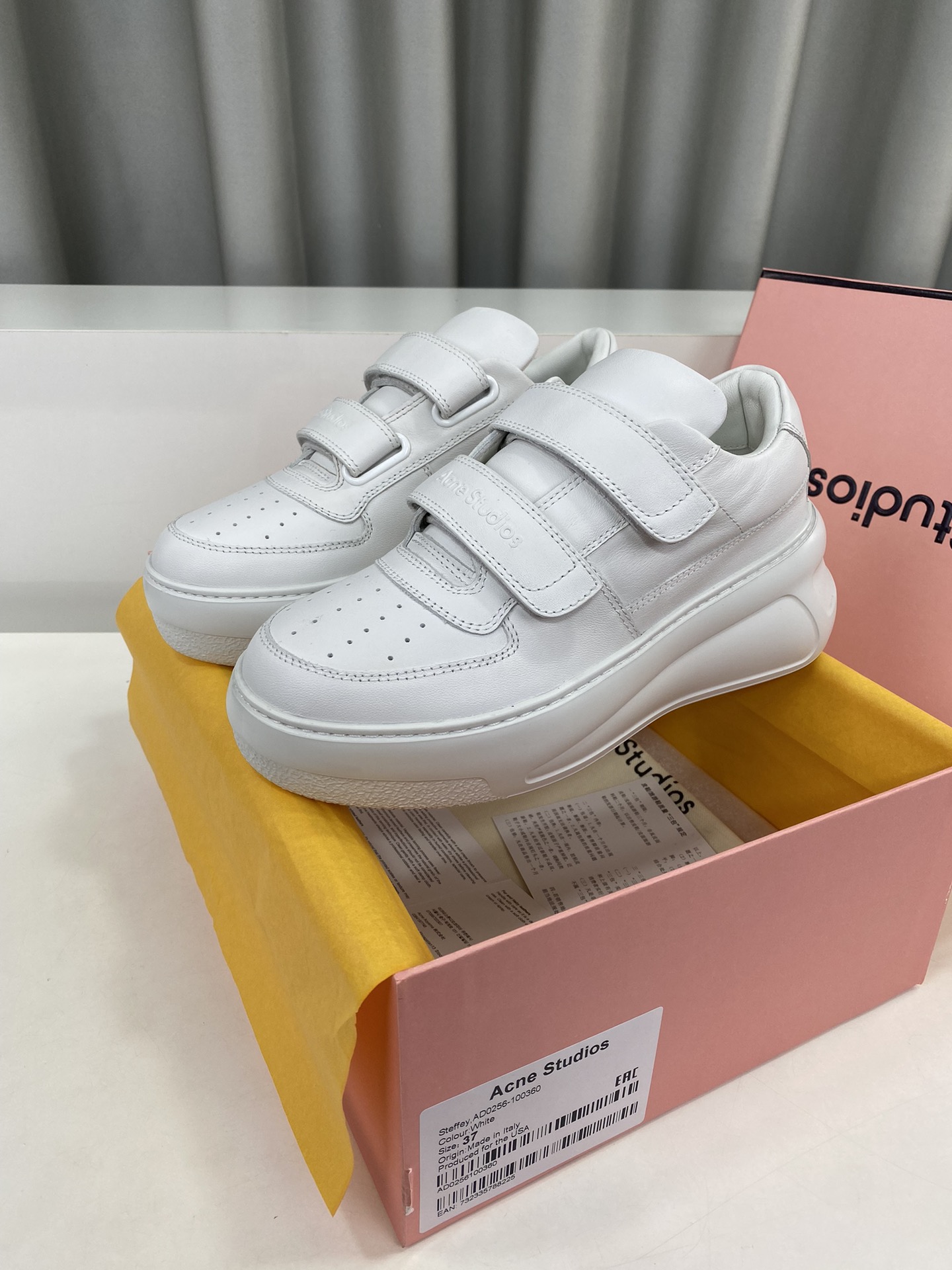 NO:229504,Acne studios Latest hits Smiling Velcro, Xiaobai, Thick Sole Casual Shoes Original Purchase and Development Make Items This Velcro draws design inspiration from the 1980s net, is made of leather, decorated with emoticon logo patterns, exquisite packaging for delivery counter Fabric: Original custom imported top layer cowhide Inner: Original custom breathable net Outsole: Original open mold-proof rubber outsole Sole thickness: 6CM Size: 35-40 (40 custom made without return or exchange), casual shoes/sports shoes, acne studios, dior, sneakers, cowhide19860909Acne studios 最新爆款 笑脸 魔术贴 小白 厚底 休闲鞋 原版购入开发 做货 此款魔术贴从上世纪八十年代网汲取设计灵感,选用皮革制成,饰有表情徽标图案 配送专柜精美包装 面料: 原版定制进口头层牛皮 内里: 原版定制透气网里 大底: 原版开模防滑橡胶大底 底厚: 6CM Size: 35-40（40定做不退换）,休闲鞋/运动鞋,acne studios,dior,sneakers,cowhide,Women's Shoes