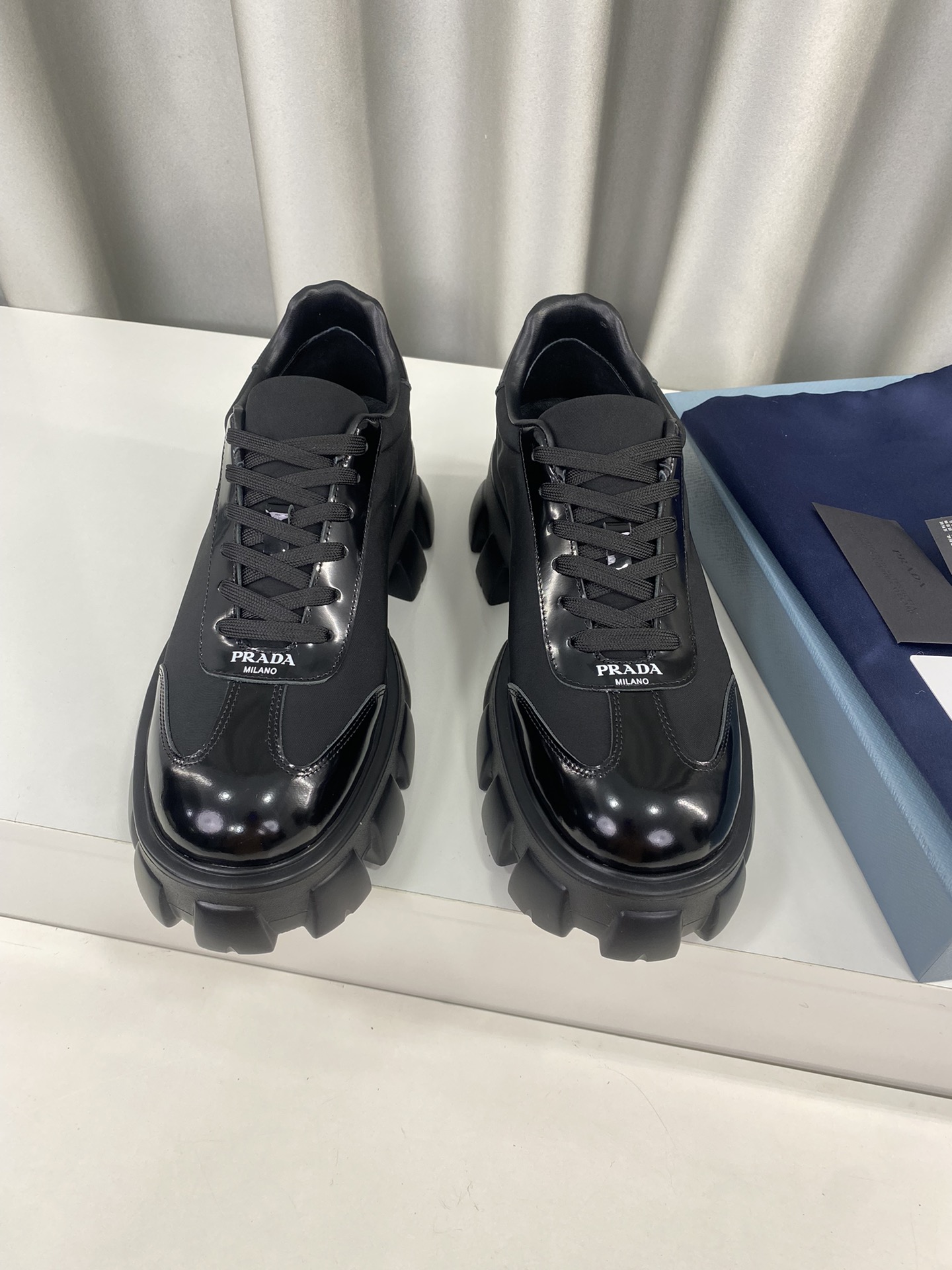 NO:232351,Men's 10 Prada Prada Latest 2025ss Spring and Summer Show Series Thick Sole Sponge Casual Sneakers Couple Style Bold Contrast Colors and Fashion Matching Leisure Sports Style Design and Matching Delicate Details Classic Personal Gear Thick Sole Enhances Comfortable to present a unique modern trendy style Fabric: Kraft Cloth Inner: Sheepskin Outsole: Original Model Opening Ultralight Foaming Material Sole Thickness: 4.5cm Size: 35-45 (Female 40 Men's 45 Customized No Returns and Exchanges), Casual Shoes/Sneakers, Prada, Prada, Sneakers, cowhide, sheepskin19860909男10 Prada普拉达 最新2025ss春夏走秀系列 厚底松糕 休闲运动鞋 情侣款 大胆撞色鲜艳色彩时尚搭配 休闲运动风设计搭配精致细节 经典个性齿轮厚底 增高舒适呈现别具一格的现代潮流风 面料: 牛皮布 内里: 羊皮 大底: 原版开模超轻发泡材质 底厚: 4.5cm Size: 35-45 (女40 男45定做不退换),休闲鞋/运动鞋,prada,prada,sneakers,cowhide,sheepskin,Women's Shoes