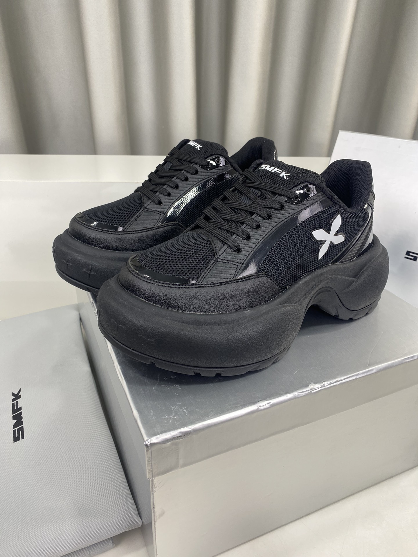 NO:229545,Smfk niche trendy brand hits, design relief, thick sole, sports shoes, casual shoes, really, very attractive!  The gospel of short babies directly extends the body proportions!  !  The shoe body is soft and comfortable, the sole is wear-resistant and non-slip - and every color is very versatile. It is really suitable for this spring and summer. The upper is original cowhide/original net, the inner lining is original mesh, heel height 6cm, the sole is original EVA rubber foam sole, size 35-40 (40 custom made without return and exchange), casual shoes/sports shoes, sneakers, cowhide19860909Smfk 小众潮牌爆款 设计感浮雕 厚底 运动鞋 休闲鞋 爆真的是很耐看越看越喜欢！矮个子宝宝的福音直接拉长身材比例！！ 鞋身柔软舒适,鞋底耐磨防滑- 而且每个颜色都非常百搭.真的太适合这个春夏 鞋面原版牛皮/原版网 内里原版网面 跟高6cm 鞋底原版EVA橡胶发泡大底 码数35-40（40定做不退换）,休闲鞋/运动鞋,sneakers,cowhide,Women's Shoes