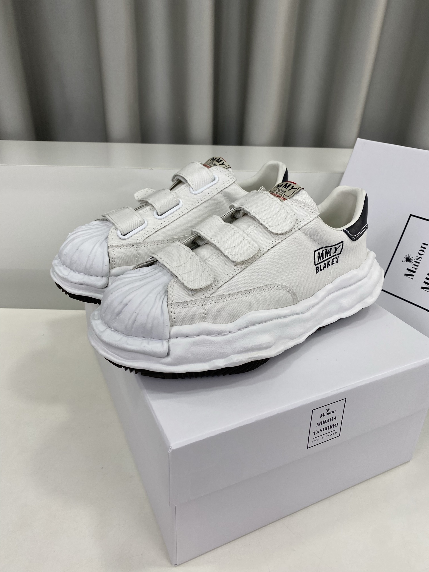 NO:221563,Men's 10 [MMY] Yasuyu Mihara, new spring style of shell head, brand order, original order quality. The designer boldly conceived and combined with the trendy atmosphere of the times, perfect. Super comfortable and versatile, a new sports style design, which is perfect. Many celebrities endorsed him. Material upper is original customized space Monica canvas!  Inner original sheepskin splicing technology cloth, large sole original molded steel stamp EVA foam sole, size 35~39 for women (40, custom-made non-return and exchange) men 39~44 for men (45, custom-made non-return and exchange) full set of original counter packaging, casual shoes/sports shoes, mmy, sneakers, sheepskin19860909男10【MMY】三原康裕,贝壳头春季新款,品牌订单,原单品质 设计师大胆构思,结合时代潮流气息,完美出炉.超级舒适百搭,全新运动风格设计,堪称完美,众多明星网红为他代言 材质鞋面原版定制太空莫尼卡帆布！ 内里原版羊皮里拼接科技布、 大底原开模钢印EVA发泡底、 码数女35～39（40、定做不退换）  男39～44（45、定做不退换） 全套专柜原包装,休闲鞋/运动鞋,mmy,sneakers,sheepskin,Women's Shoes