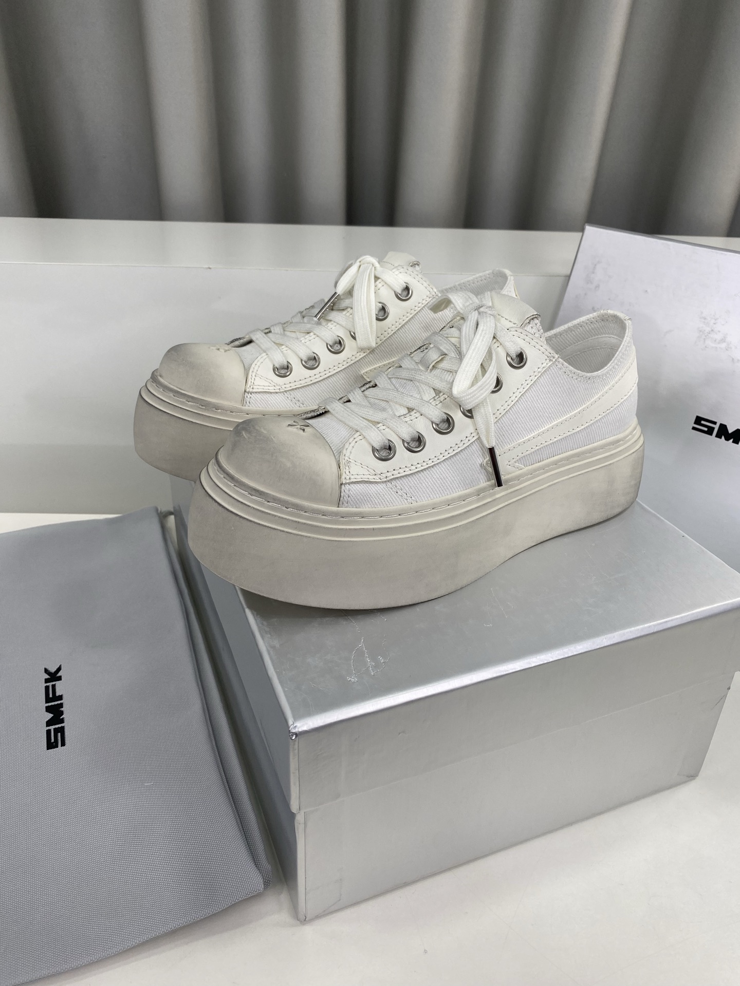 NO:258725,SMFK's latest hot crossbow, dirty shoes series!  Casual, versatile minimalist style. The new Chinese-style works inherit many popular elements of the brand and are bound to be popular - Sail Super cool. It is equipped with a comfortable and thick sole with moderate height, and the details also ensure that it is safe and easy to displace. Original imported customized high-density canvas fabric. Imported breathable canvas material. Original sole open molded cross-shaped rubber sole. Sole thickness 6cm: women's model 35-39 (40 customized, non-return and exchange), casual shoes/sneakers, sneakers19860909SMFK 最新火爆款十字花 脏脏鞋系列！ 休闲 百搭的极简风 国潮新作继承了诸多品牌制胜的流行元素,势必大热—帆 超级酷 配有高度适中的舒适厚底,细节还确保穿着稳妥不易移位 面料原版进口定制高密度帆布面料  内里进口透气帆布材质  鞋底原版开模十字花成型橡胶大底 底厚6cm Size:女款35-39(40定制不退换）,休闲鞋/运动鞋,sneakers,Women's Shoes