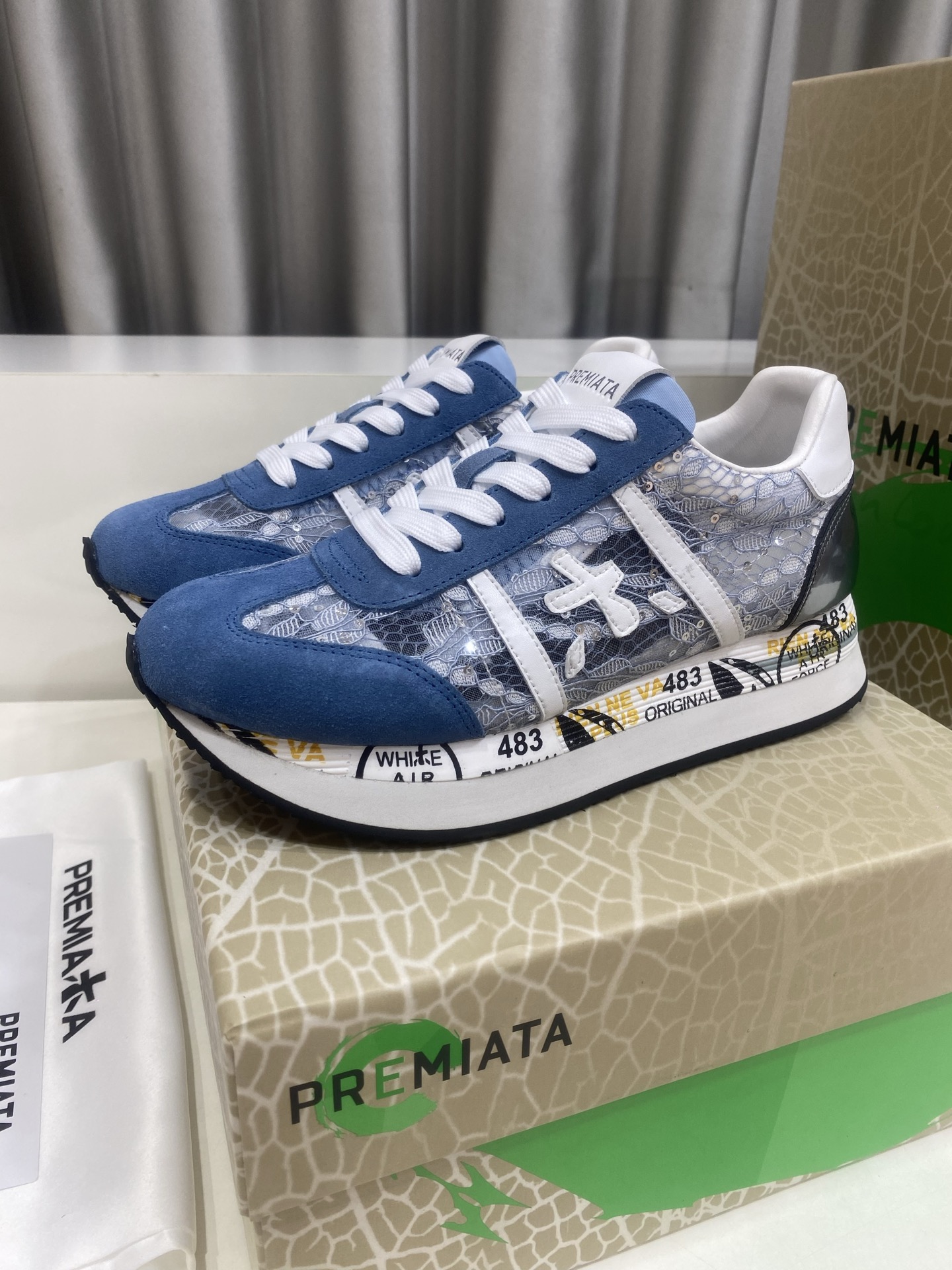 NO:850164,PREMIATA (Premiata) fashion, sports, leisure, jogging shoes. The upper is cow suede + original breathable mesh, and the lining is water-dyed sheepskin. The PU foam outsole is super light and comfortable... Size Men's 35-41 (custom-made 40 41 non-returnable) Full set of counter original packaging, sheepskin19860909PREMIATA（普瑞米亚达)时尚、运动、休闲、慢跑鞋. 鞋面牛反绒+原版透气网纱 内里水染羊皮里. 大底PU发泡大底超级轻盈舒适…… 码数男35-41(40 41定做不退换） 全套专柜原包装,,sheepskin,Men's shoes