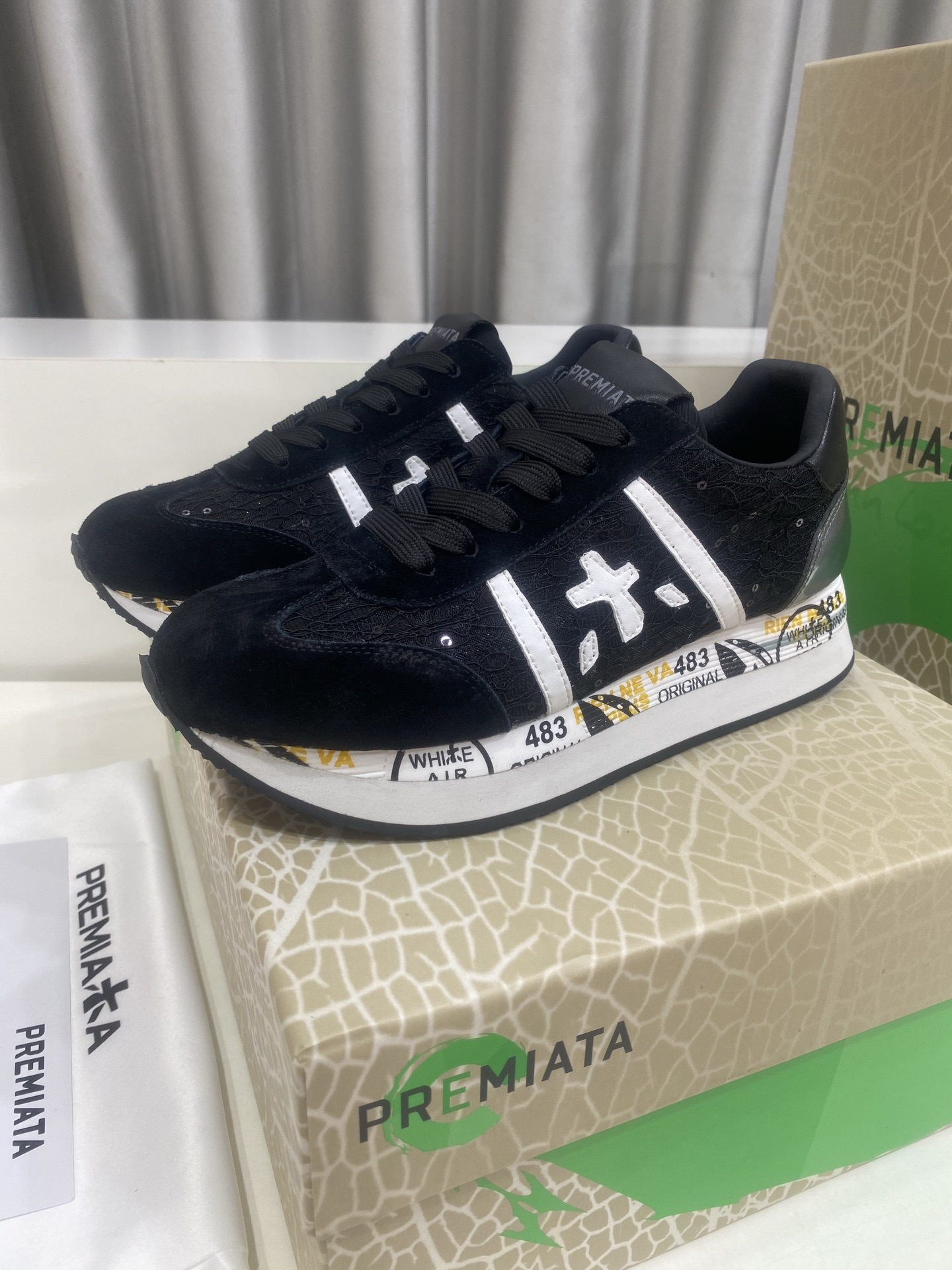 NO:834745,PREMIATA (Premiata) fashion, sports, leisure, jogging shoes. The upper is cow suede + original breathable mesh, and the lining is water-dyed sheepskin. The PU foam outsole is super light and comfortable... Size Men's 35-41 (custom-made 40 41 non-returnable) Full set of counter original packaging, sheepskin19860909PREMIATA（普瑞米亚达)时尚、运动、休闲、慢跑鞋. 鞋面牛反绒+原版透气网纱 内里水染羊皮里. 大底PU发泡大底超级轻盈舒适…… 码数男35-41(40 41定做不退换） 全套专柜原包装,,sheepskin,Men's shoes