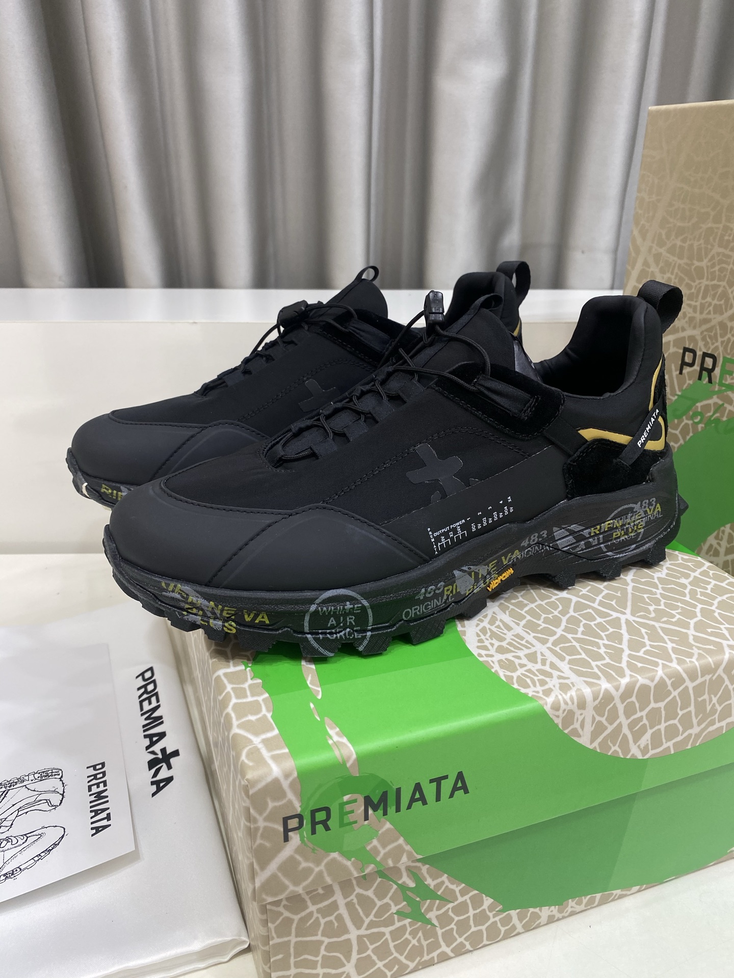 NO:834763,PREMIATA (Premiata) fashion, sports, leisure, jogging shoes. Special upper material + original breathable PVC, water-dyed sheepskin lining. EVI foam outsole, super light and comfortable... Size 39-46. (45 46) Customized, non-returnable) Full set of counter original packaging, sheepskin19860909PREMIATA（普瑞米亚达)时尚、运动、休闲、慢跑鞋. 鞋面特殊材料+原版透气PVC 内里水染羊皮里. 大底EVI发泡大底超级轻盈舒适…… 码数39-46. (45 46)定做不退换） 全套专柜原包装,,sheepskin,Men's shoes