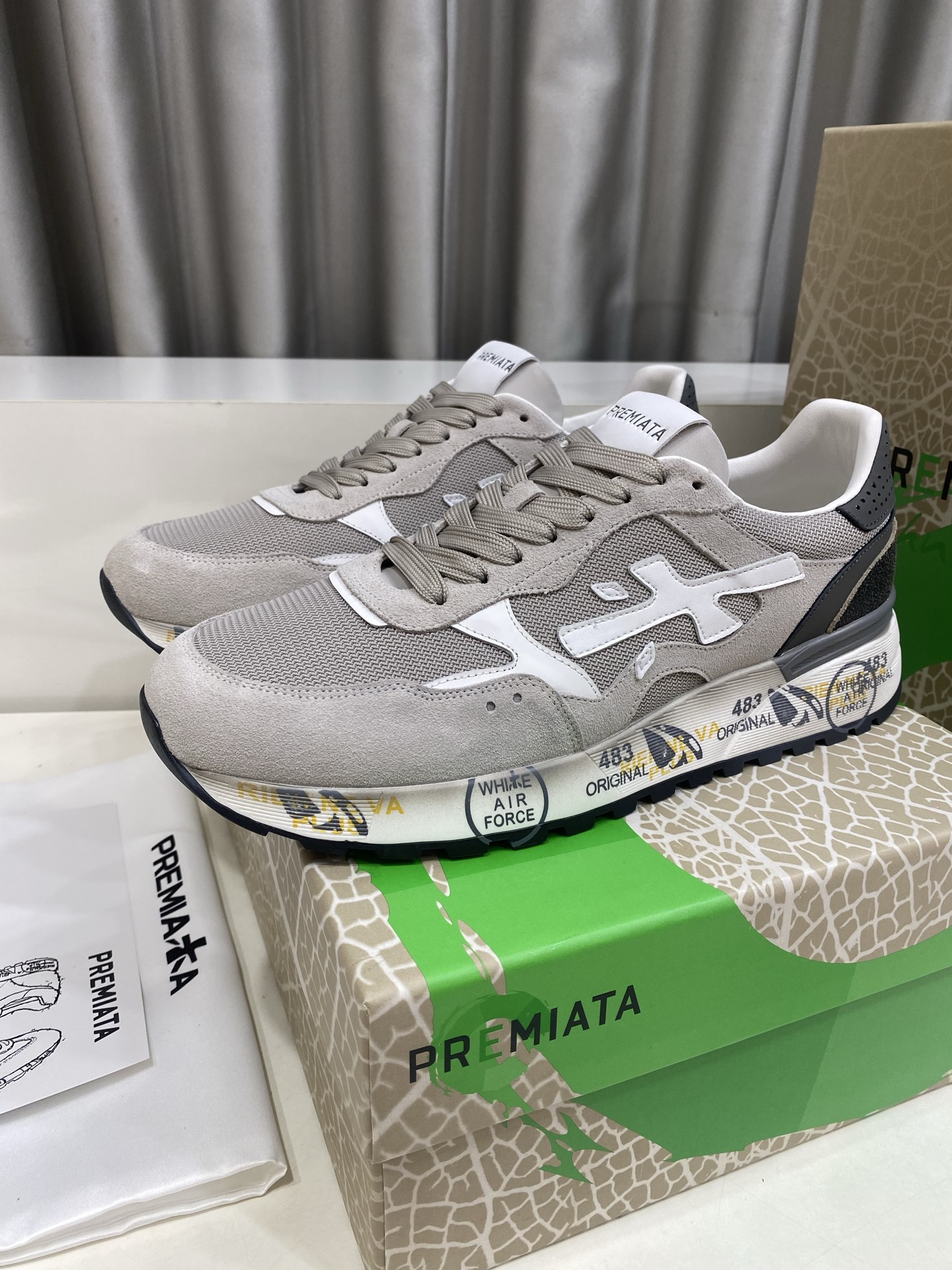 NO:834769,PREMIATA (Premiata) fashion, sports, leisure, jogging shoes. The upper is cow suede + original breathable mesh, and the lining is water-dyed sheepskin. The PU foam outsole is super light and comfortable... Size 35-46 (40 for women, 45 for men), customized and non-returnable), full set of counter original packaging, sheepskin19860909PREMIATA（普瑞米亚达)时尚、运动、休闲、慢跑鞋. 鞋面牛反绒+原版透气网纱 内里水染羊皮里. 大底PU发泡大底超级轻盈舒适…… 码数35-46(女40男45)定做不退换） 全套专柜原包装,,sheepskin,Men's shoes
