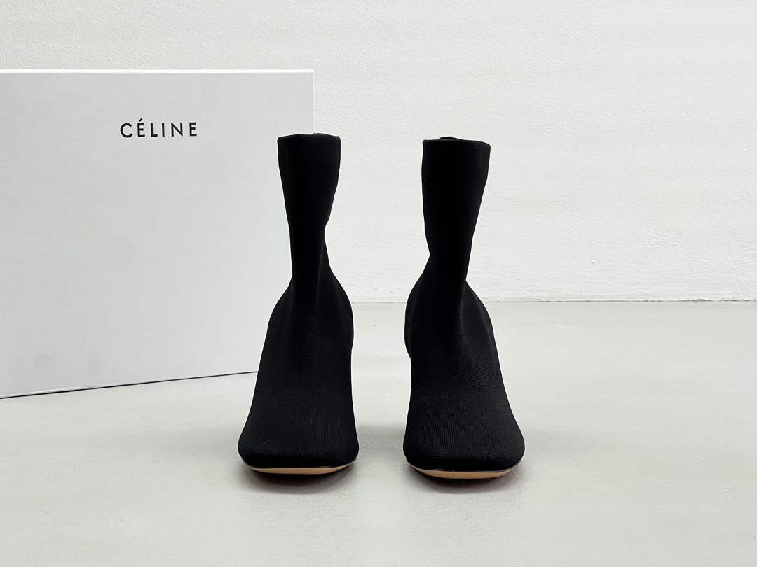 NO:612292,Celine is specially designed for women, super easy-to-wear sock boots. In the past two years, all major brands have been committed to creating shoes with sock-like texture. In order to let the feet no longer be restrained and experience the texture of bare feet, merchants have also done enough work. 'Sock shoes' are the current fashion darling. Today we bring Celine sock shoes.  The fly-woven upper and dense shoe shape not only ensure that the shoes do not change shape, but also have the current popular elements. The same Italian genuine leather outsole ensures that the soles are more comfortable as you travel. One of the advantages of sock shoes is that they are light and breathable. Compared with leather, they are much more breathable, and they are lighter and thinner.  .The second is that it is soft and close. The soft upper will stick to your feet during walking, reducing the soreness and swelling during walking, and there will be no problem of foot grinding at all. Equipped with a 7cm horseshoe heel, it is stable in all directions and has a particularly good angle. It will not tire your feet at all. The upper foot is generous, elegant and calm, and very elegant!  Size 35-39, boots, celine, celine, boots, Leather soles, socks19860909Celine赛琳专为女性打造,超级好穿的袜子靴 这两年各大品牌无一不在致力于打造袜子般质感的鞋子,为了让双脚不再受束缚,体验赤足般的质感,商家也是做足了工作,“袜子鞋”可是当下的时尚宠儿,今天带来的正是Celine袜子鞋 飞织鞋面跟密鞋成型,既保证了鞋子不变型,又有了当下的流行元素.一如既往的意大利真皮大底,保证了鞋底越穿越舒适.袜子鞋的优势,其一在于它轻薄透气,和皮革相比,要透气得多得多,而且更轻、更薄.其二在于它柔软紧贴,柔软的鞋面会在行进中紧贴你的双脚,减少行进中的酸胀感,而且,根本不会有什么磨脚的问题.配以7cm马蹄跟,四方八稳,角度特别好,完全不累脚,上脚大方优雅从容,非常气质！ 码数35-39,靴子,celine,celine,boots,Leather soles,socks,Women's Shoes