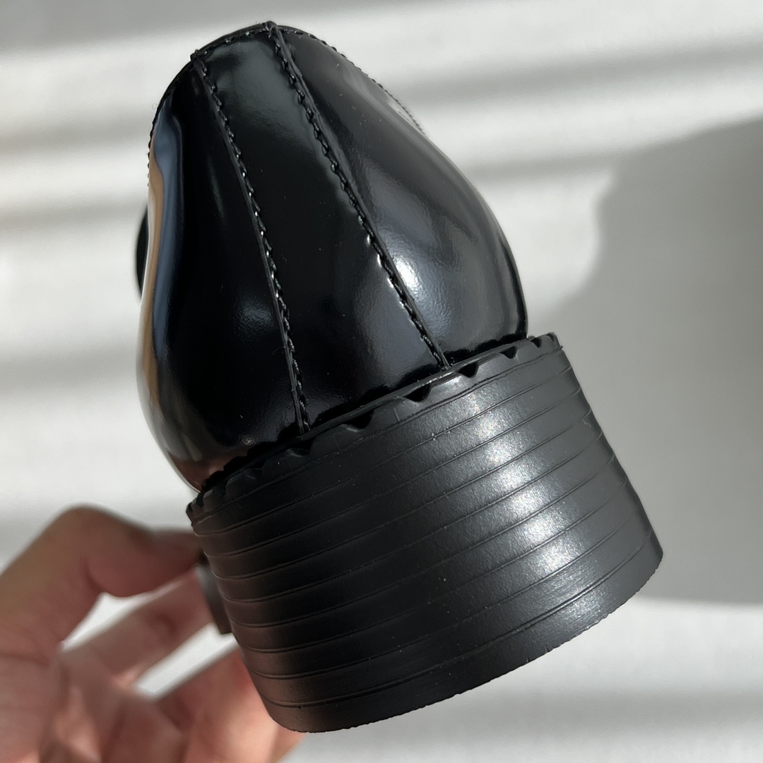 NO:647610,The original sole is made of environmentally friendly materials and molded in one piece!  ,loafers,loafers19860909原厂一致tu环保材质模具一体成型鞋底！,乐福鞋,loafers,Women's Shoes