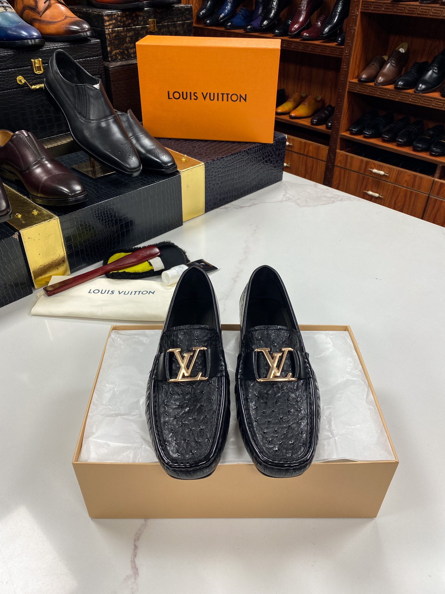 NO:345506,Spot supply supports return and exchange after the New Year. Don’t worry about the picture above!  !  !  Comment [s 1V counter new favorites, tell you what the product is called top!  Crocodile Ostrich leather [1V new product] It is called aristocratic customization in my spot stock. I have no pressure to enter and exit the counter...38/44;,,ostrich skin19860909现货供应 支持年后退换 放心上图！！！ 批【s 1V专柜新宠 告诉你什么货叫顶级！ 鳄鱼 拼鸵鸟皮【1V新品】 在专柜它叫贵族定制 在我这现货拿到同样级别品质的产品 出入专柜毫无压力……38/44；,,ostrich skin,Men's shoes