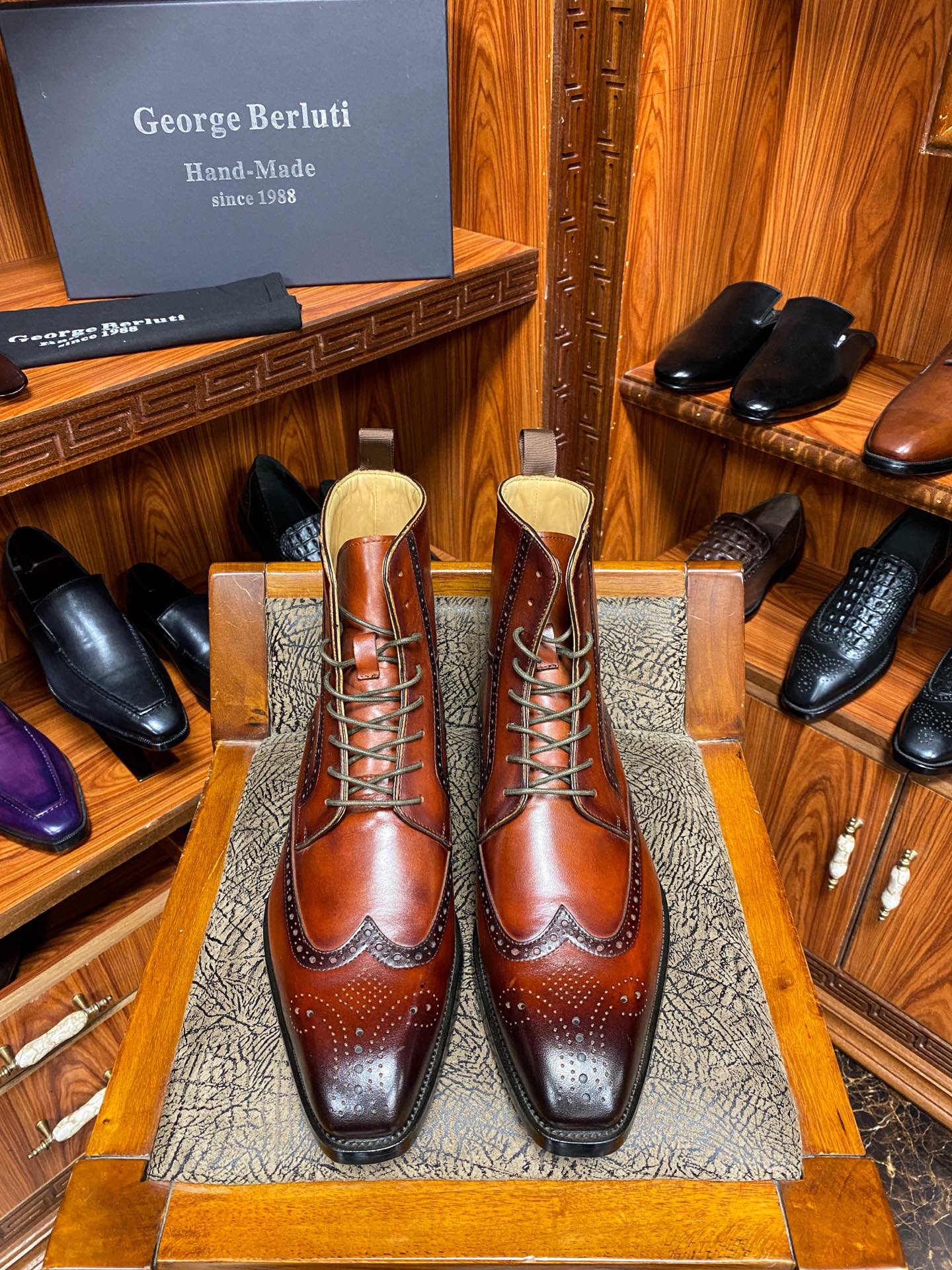 NO:347846,Spot supply supports return and exchange. Rest assured about the picture above! ! ! [Genuine purchasing level] New! The latest top quality product batch this year's latest [counter regular price 15XXX fidelity] [rose] [rose] [support global inspection] original list [craftsmanship level] world's top royal level, full handmade series, Italian top shoes, domineering and ruthless goods, spot, exclusively for aristocratic [precious products, noble] new favorite of the counter. The OEM specially invited Italian senior board masters to rigorously create for many years of top high-end experience, original single Italian cowhide sole; satisfy the gentlemen who yearn for fashion top high-end! 38/45,,cowhide19860909现货供应 支持退换 放心上图！！！【正品代购级别】New！最新顶级精品批今年最新【专柜正价15XXX 保真】[玫瑰][玫瑰]【支持全球验货】原单【匠工级别】 世界顶级皇室级别 全手工系列 年意大利顶级鞋履 覇气狠货 现货 专供貴族【臻品 高貴】专柜新宠 经代工厂特请意大利高级板师多年顶级高端经验严谨打造,原单意大利牛皮大底；满足驾驭向往时尚顶尖高端的绅士们! 38/45,,cowhide,Men's shoes