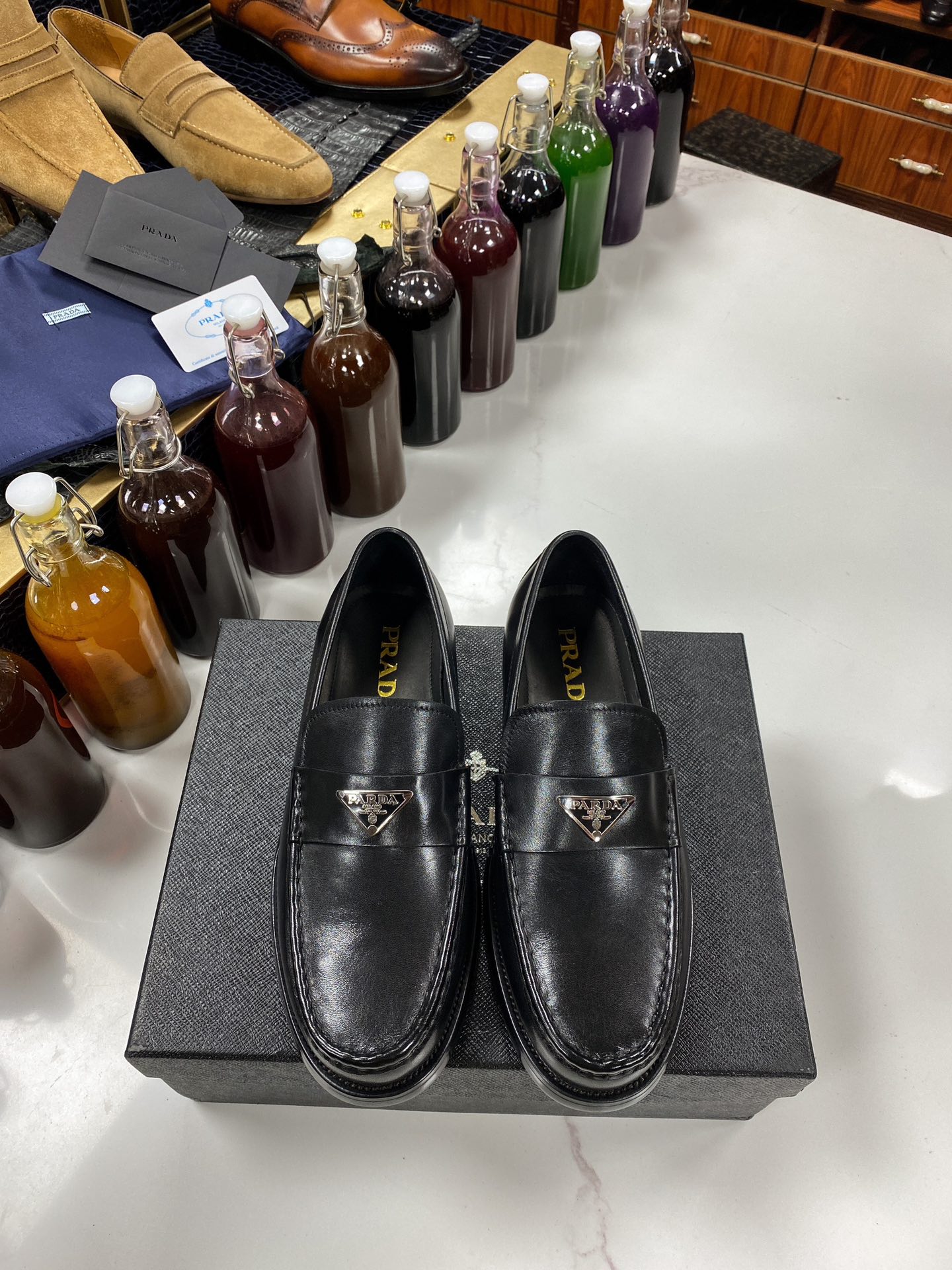 NO:271620,Come here!  Finally shipped!  Parda, one-foot-punch lazy boutique, this year's latest [original order boutique], all spot, original factory hardware, top quality, luxury Italian leather big bottom, fierce goods are coming [Rose][Rose] Imported hardware is different from market goods, fully imported German oxen inside, perfect smooth stitching, uniform and coherent, fine craftsmanship, simple and easy to wear, soft enough to be comfortable, standard code 38/45;,,Leather soles19860909来了来了！终于出货！批 Parda 一脚蹬懒人精品 今年最新【原单精品】全现货 原代工厂五金 顶级精品 奢用意大利真皮大底,狠货来袭 [玫瑰][玫瑰] 进口五金不同于市场货 内里用全进口徳国胎牛 完美顺畅的车缝线 均匀连贯 工艺精细 套脚的设计简单易穿 柔软程度足以舒适 标准码 38/45；,,Leather soles,Men's shoes