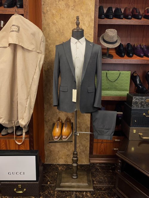 Gucci Men's Two-Piece Gray Suit: Premium Quality, Versatile Style, and Comfortable Fit 1 Gucci Men's Two-Piece Gray Suit: Premium Quality, Versatile Style, and Comfortable Fit