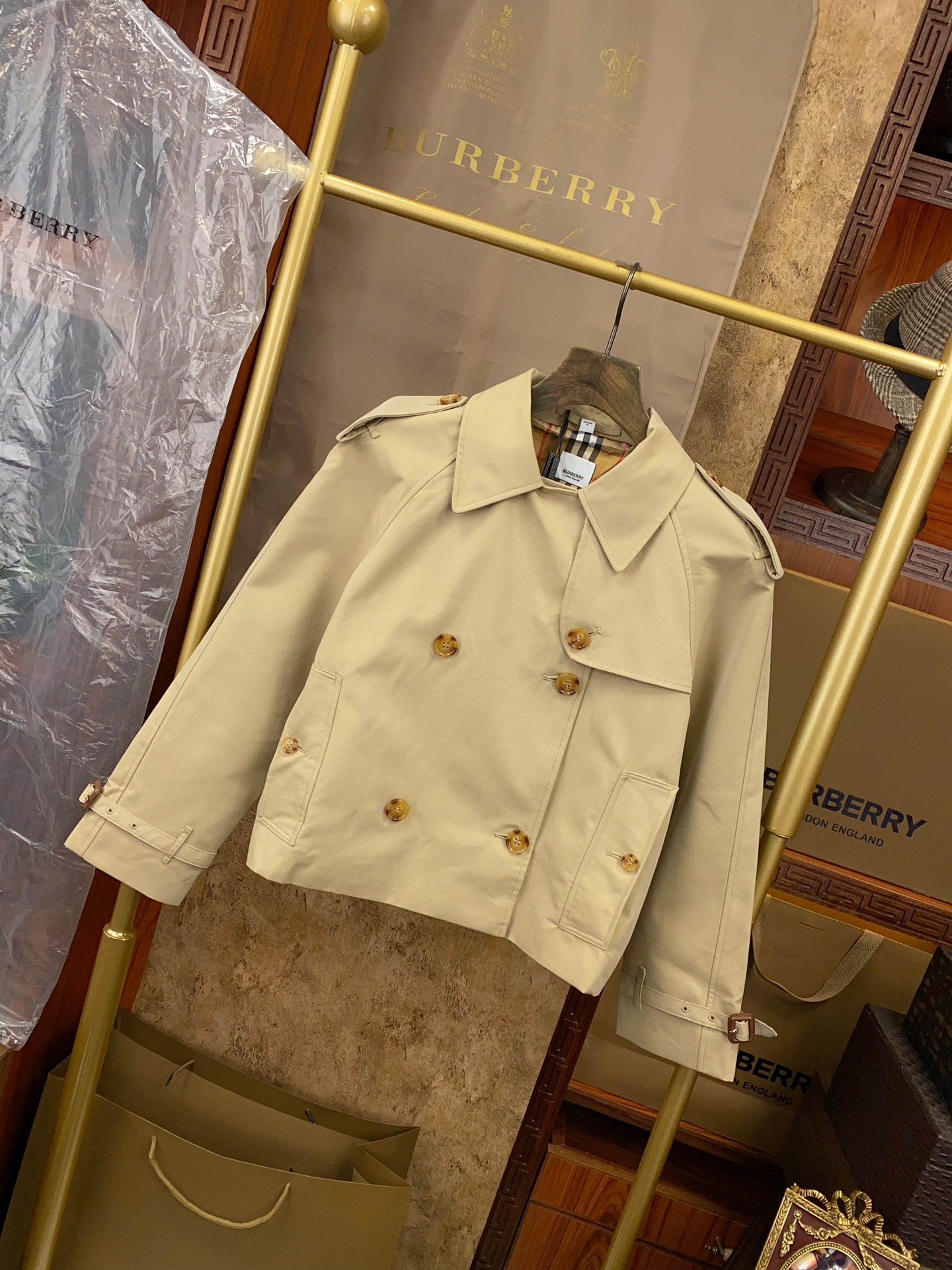 Top BUR short trench coat, premium gabardine, waterproof, horn buttons. Classic, versatile, unisex sizes. Limited stock.-Big cat