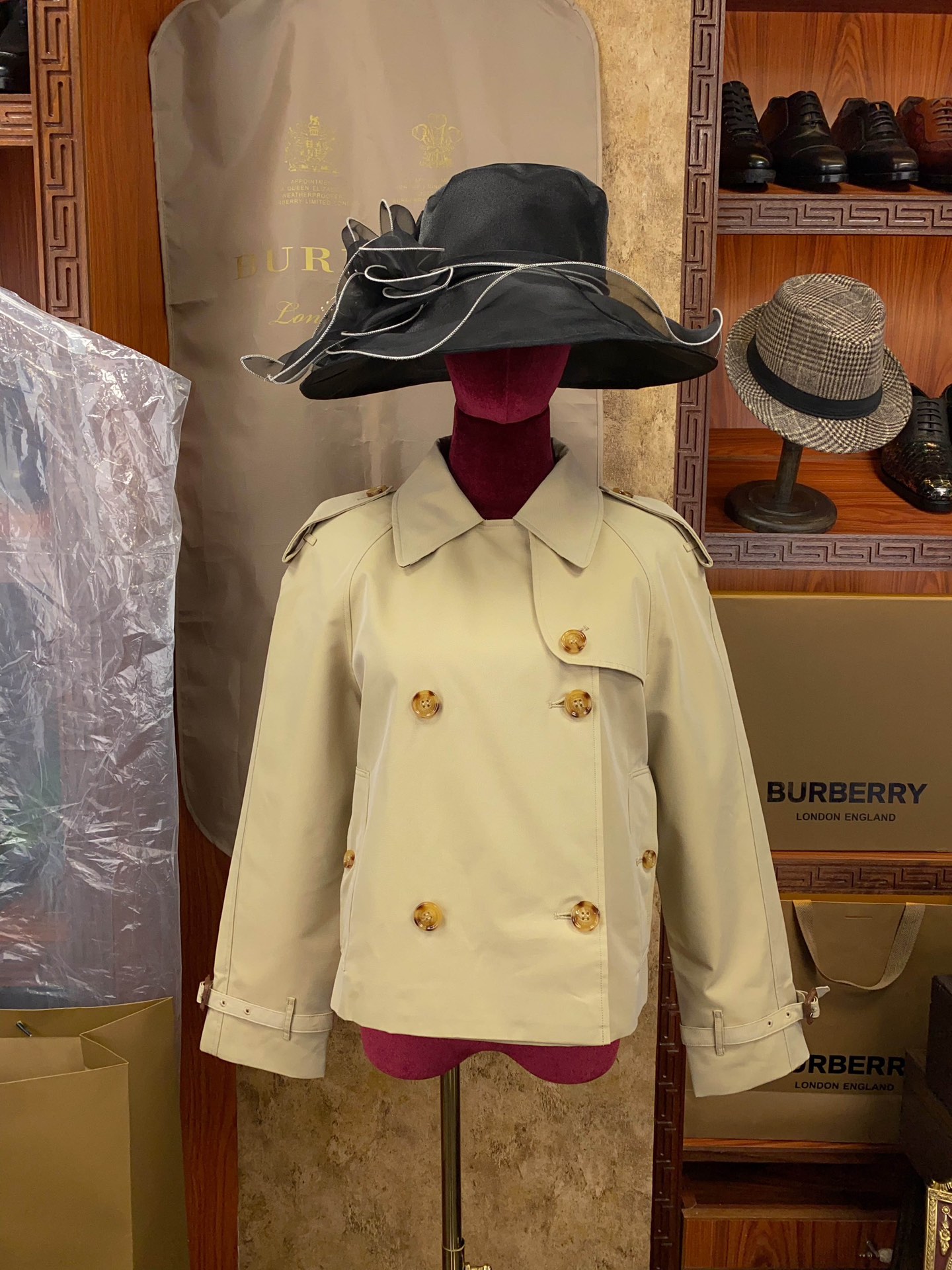 Top BUR short trench coat, premium gabardine, waterproof, horn buttons. Classic, versatile, unisex sizes. Limited stock.-Big cat