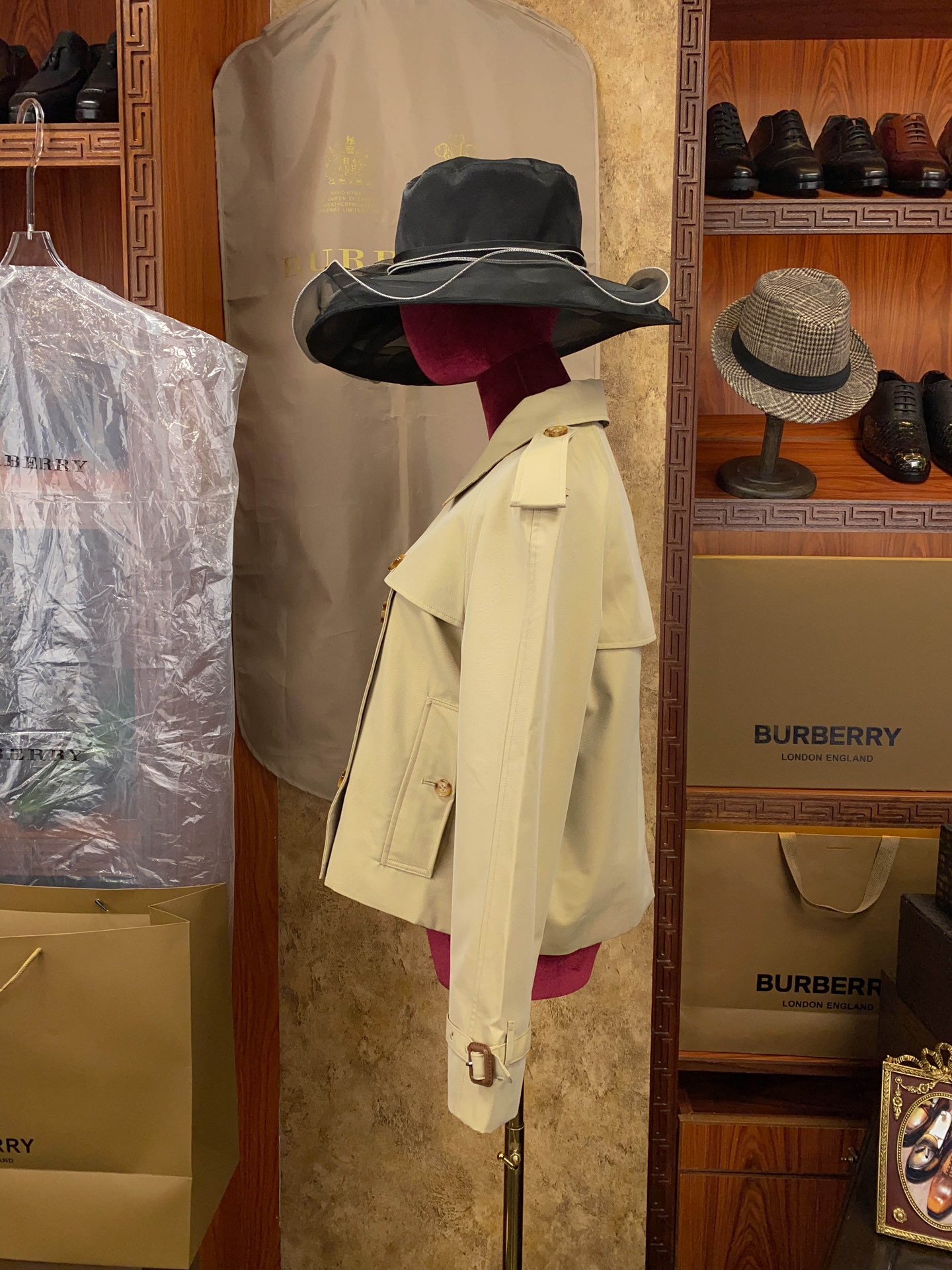 Top BUR short trench coat, premium gabardine, waterproof, horn buttons. Classic, versatile, unisex sizes. Limited stock.-Big cat