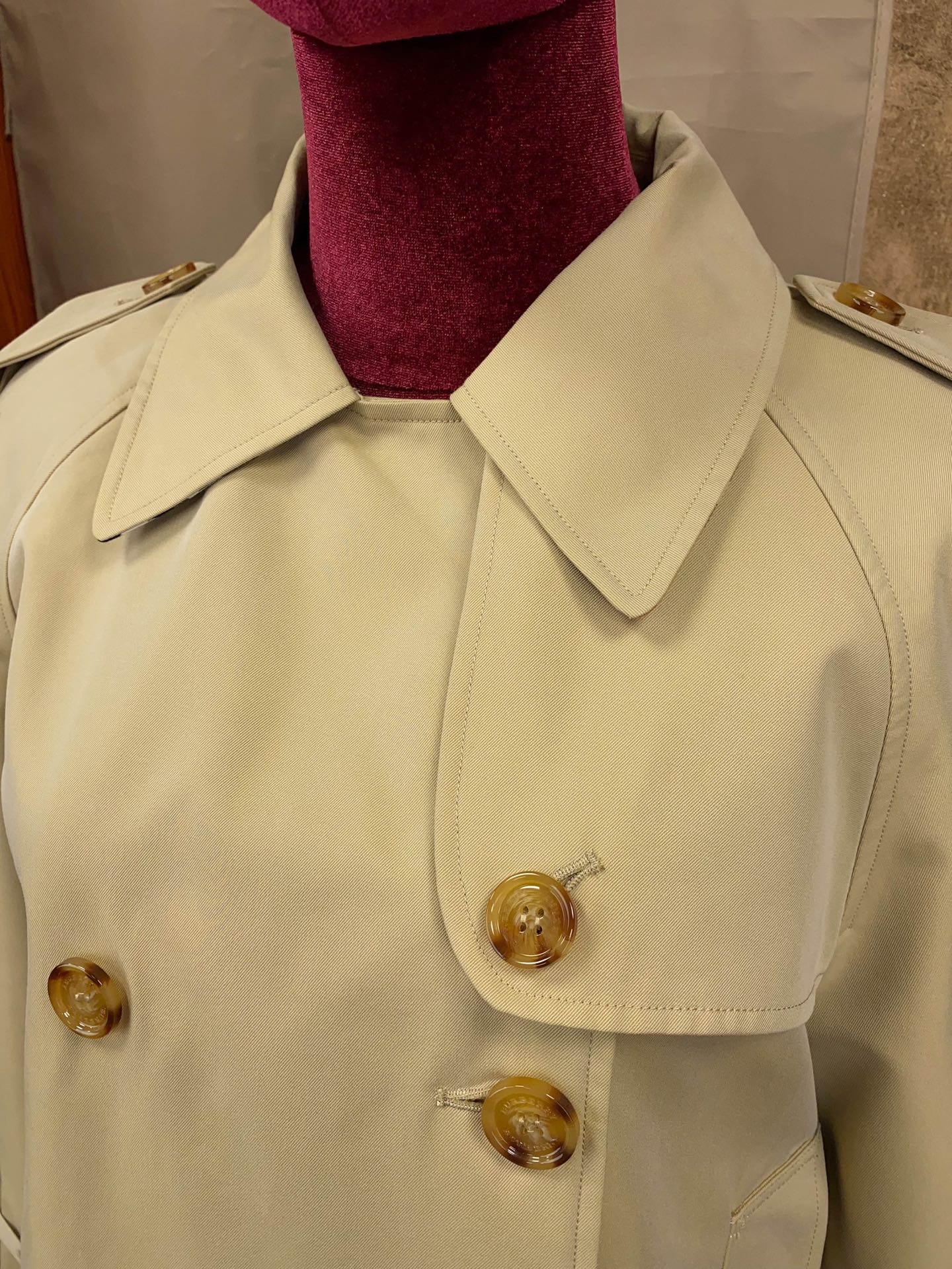Top BUR short trench coat, York gabardine, waterproof, horn buttons. Classic, durable, versatile fit. Limited S-2XL.-Big cat