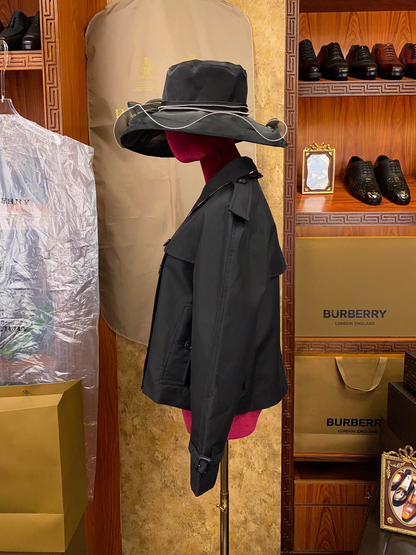 Top BUR short trench coat, York gabardine, waterproof, horn buttons. Classic, versatile, all sizes. Limited stock.-Big cat