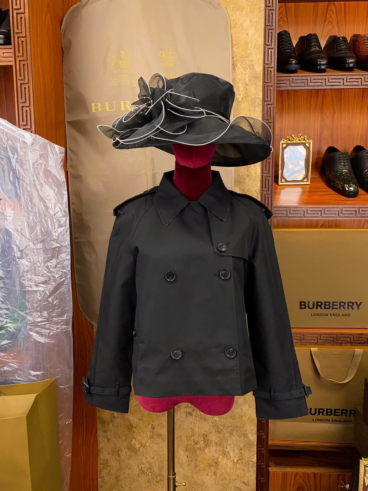 Top BUR short trench coat, York gabardine, waterproof, horn buttons. Classic, versatile, all sizes. Limited stock.-Big cat
