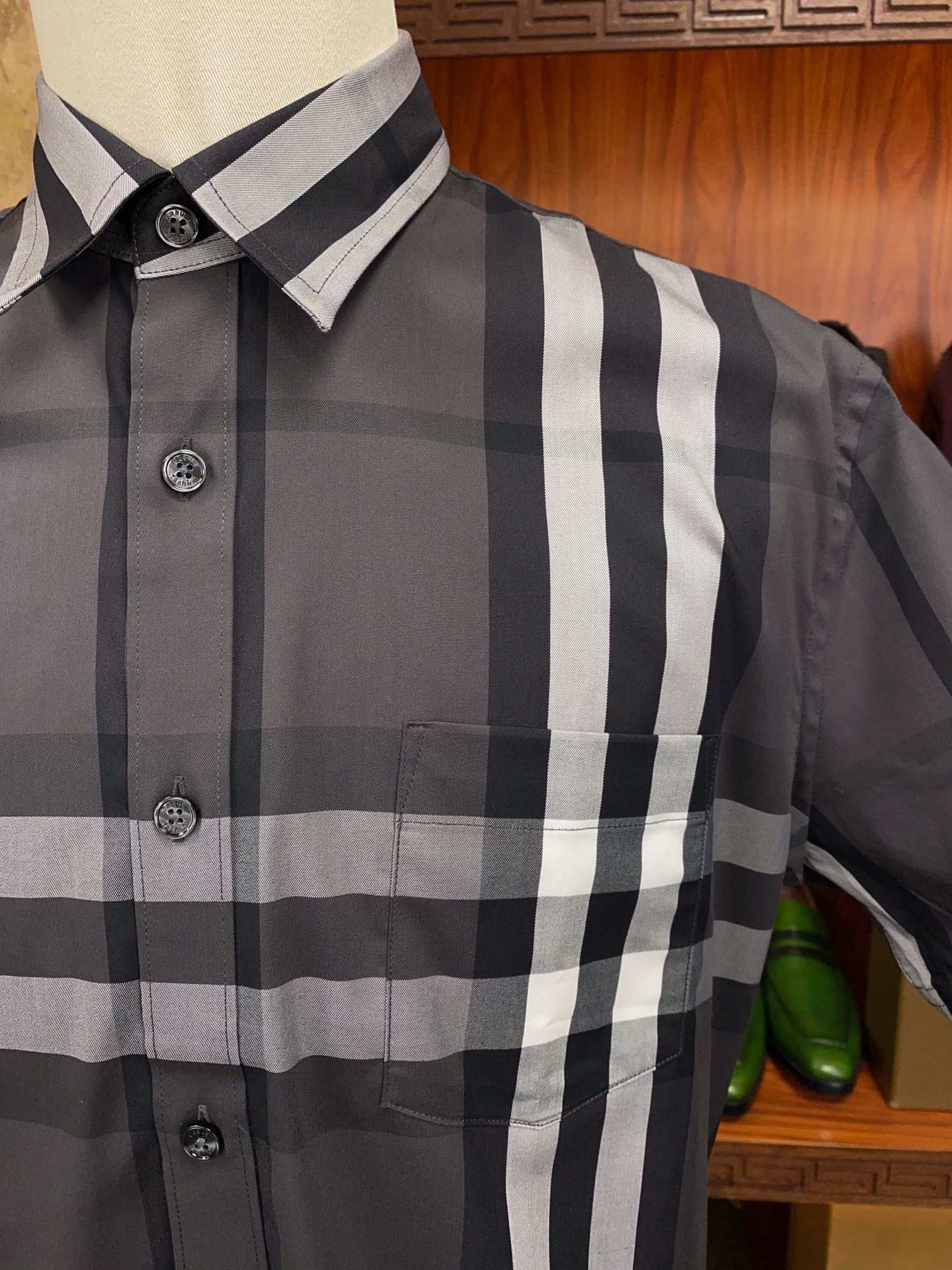 正品级别货！批260 Burberry巴宝莉 格子休闲衬衫 此批衬衫出自公司外贸原单，代工厂出品，品质杆