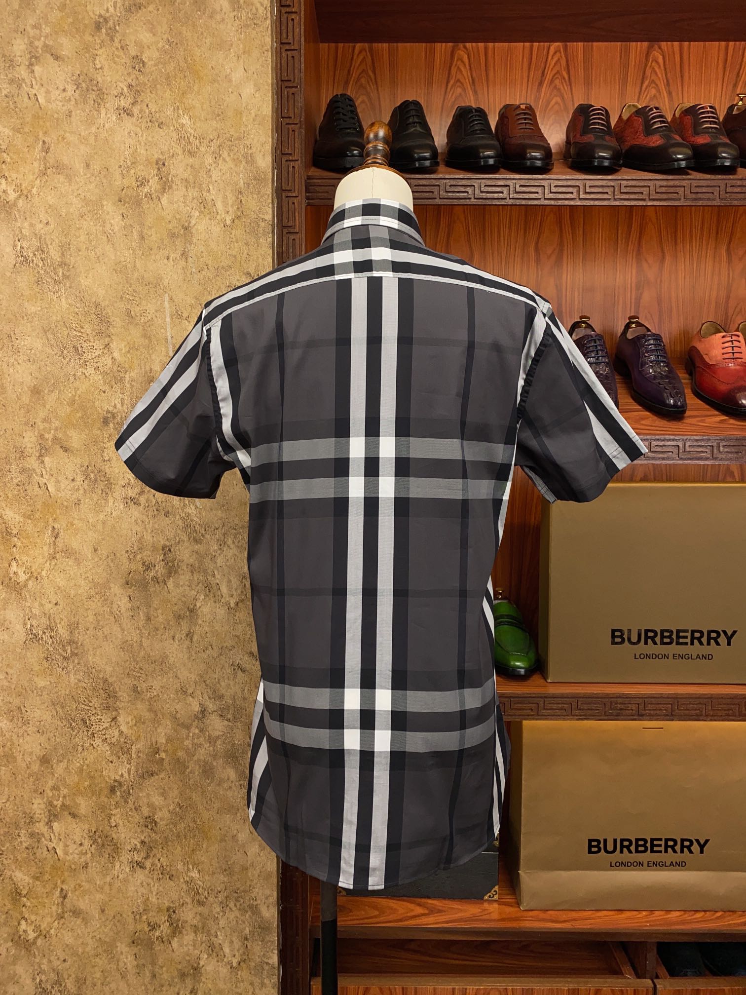 正品级别货！批260 Burberry巴宝莉 格子休闲衬衫 此批衬衫出自公司外贸原单，代工厂出品，品质杆