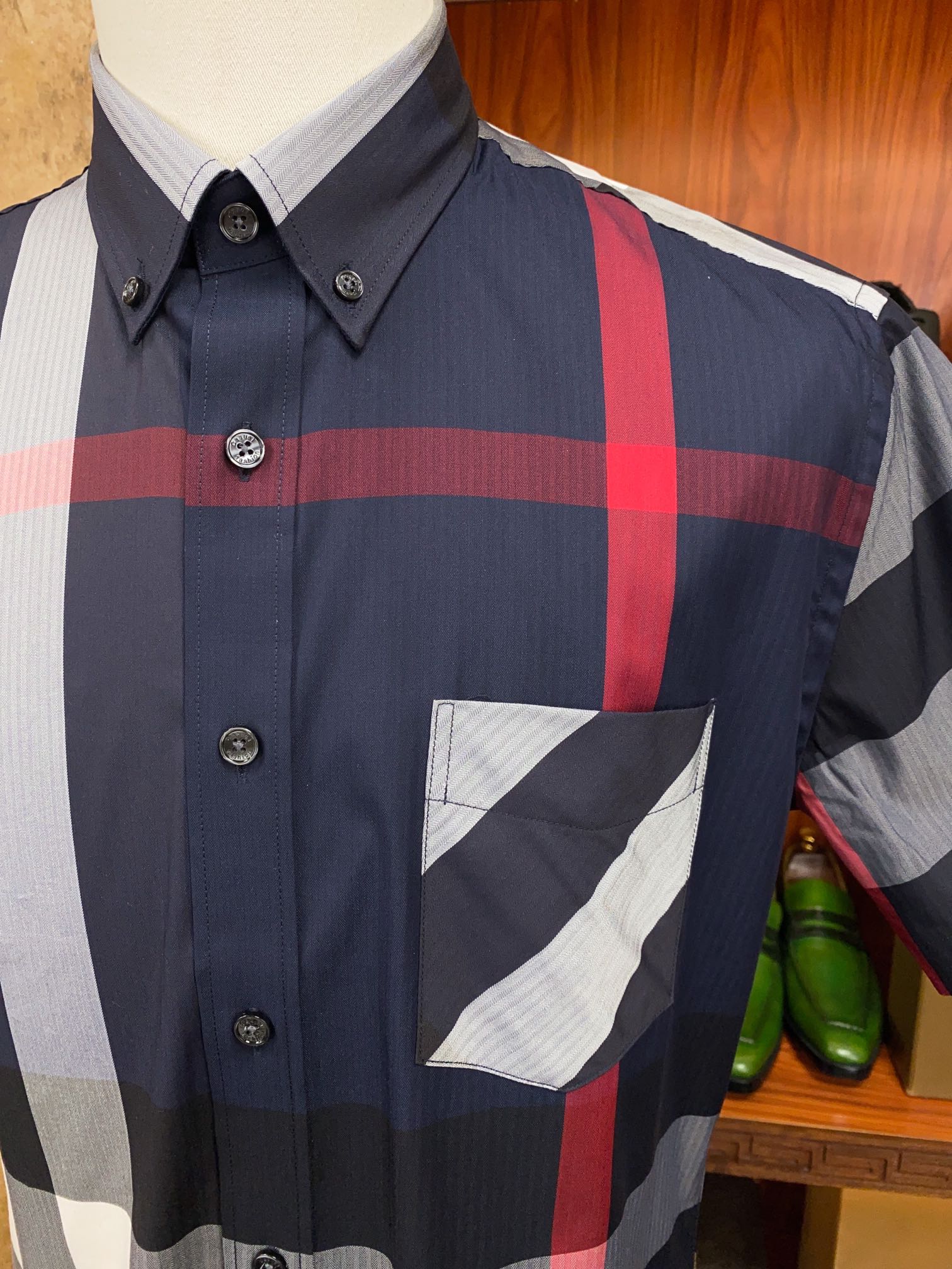 正品级别货！批260 Burberry巴宝莉 格子休闲衬衫 此批衬衫出自公司外贸原单，代工厂出品，品质杆