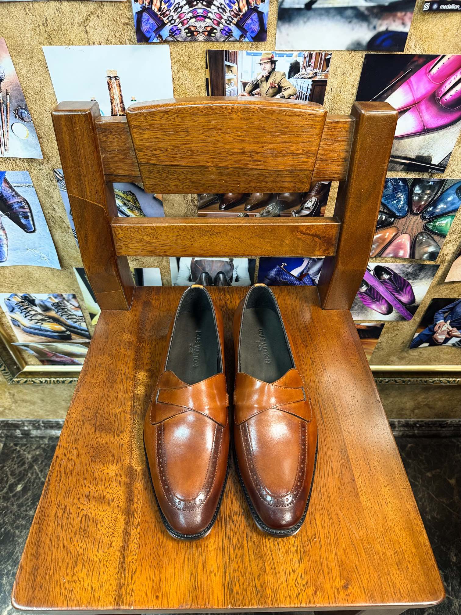 NO:349920,1V high-end top-notch goods!  The latest top high-end authentic products this year are shipped. The top OEM factory has strict processes, using real cowhide large soles, original single materials (authentic original cowhide soles) truly top high-end goods, expensive, unparalleled quality, gentlemanly high-end style, dare you to control it! 38/45. Mahogany shoehorn, supports original single inspection;,,cowhide198609091V 高端顶级货！批今年最新顶级高端正品出货,顶级代加工厂严格工序,釆用真正牛皮大底,原单材料（正品原厂牛皮底）真正顶级高档货,价位昂贵,质量无与伦比,绅士高档风所属,您敢驾驭吗!38/45.红木鞋拔,支持原单验货；,,cowhide,Men's shoes