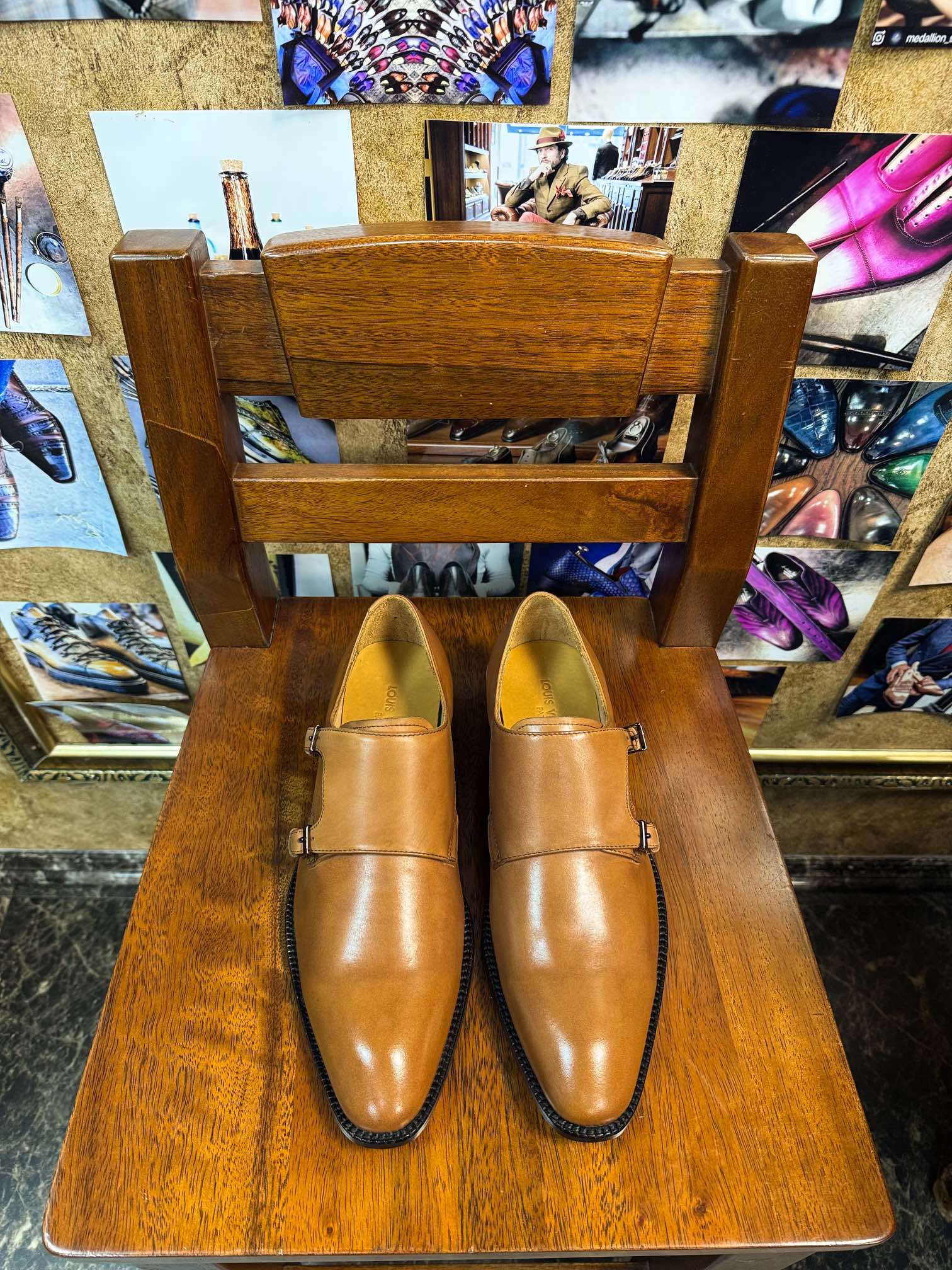 NO:349876,1V donkey brand [guaranteed Italian cow leather] Category Hall-level luxury recommendation Latest spring and summer series Always design style is simple High cost materials, imported original leather details are particular, French and British fashion pursuit Imported Italian real cow leather large sole Small inner fetal cattle leather soft leather random adjustment is suitable for any foot type Enjoy the magnificence of the Champs-Elysées with special mahogany pulley, 38/45,,louis vuitton,cowhide198609091V 驴牌【保证意大利牛皮】批 殿堂级奢侈推荐 最新春夏系列 一向设计风格讲究简洁 高成本用料,进口原版皮细节讲究,法国英伦时尚追求 进口意大利真牛皮大底 内里小胎牛 皮质舒软 搭扣的随意调节适合任何脚型 享受香榭丽舍大道的富丽堂皇 配专用红木拔 ,38/45,,louis vuitton,cowhide,Men's shoes