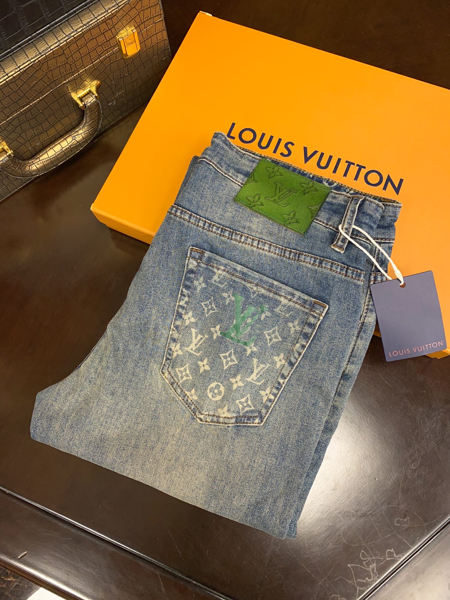 👍👍👍春夏新款！新款！绝对好货 ！绝对好货！1V专柜正品开发！🔥🔥 新款春夏 男士牛仔裤 批【只做对版货