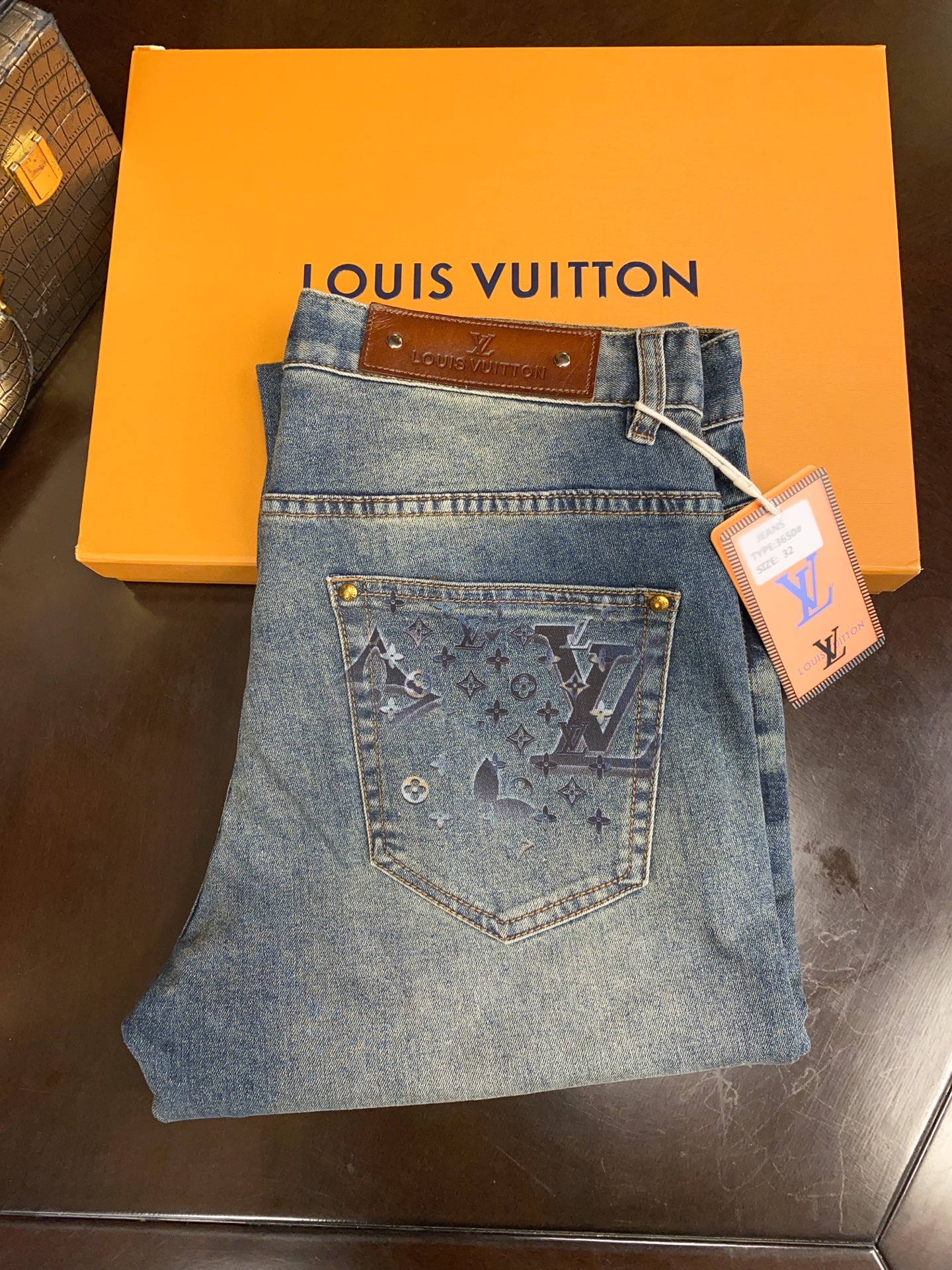 👍👍👍春夏新款！新款！绝对好货 ！绝对好货！1V专柜正品开发！🔥🔥 新款春夏 男士牛仔裤 批【只做对版货