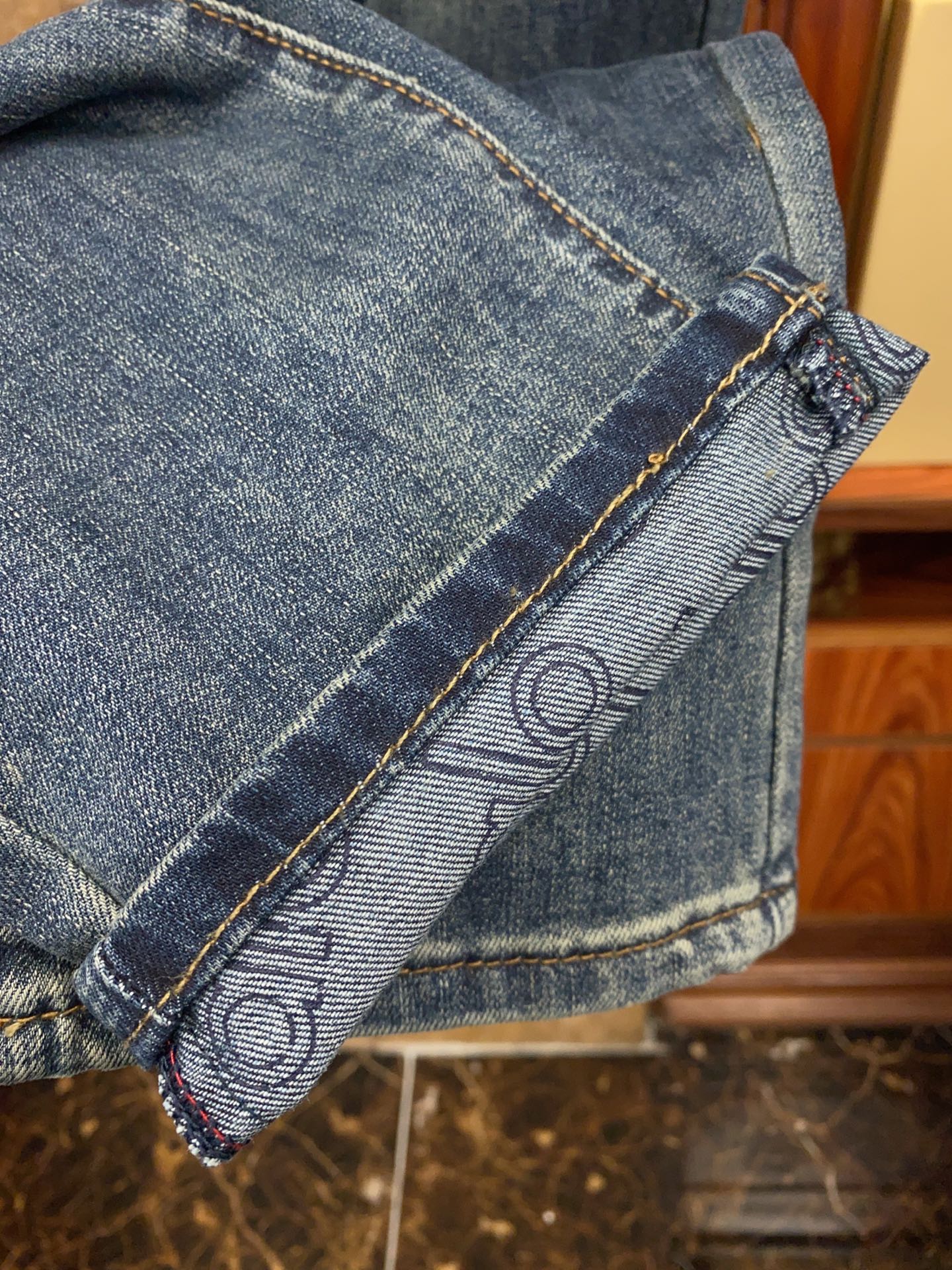 alo 时尚与潮流共鸣 今年专柜新款春夏牛仔裤大货已出！正品代购级别 👍👍👍新款专柜在售！正品对版开发！