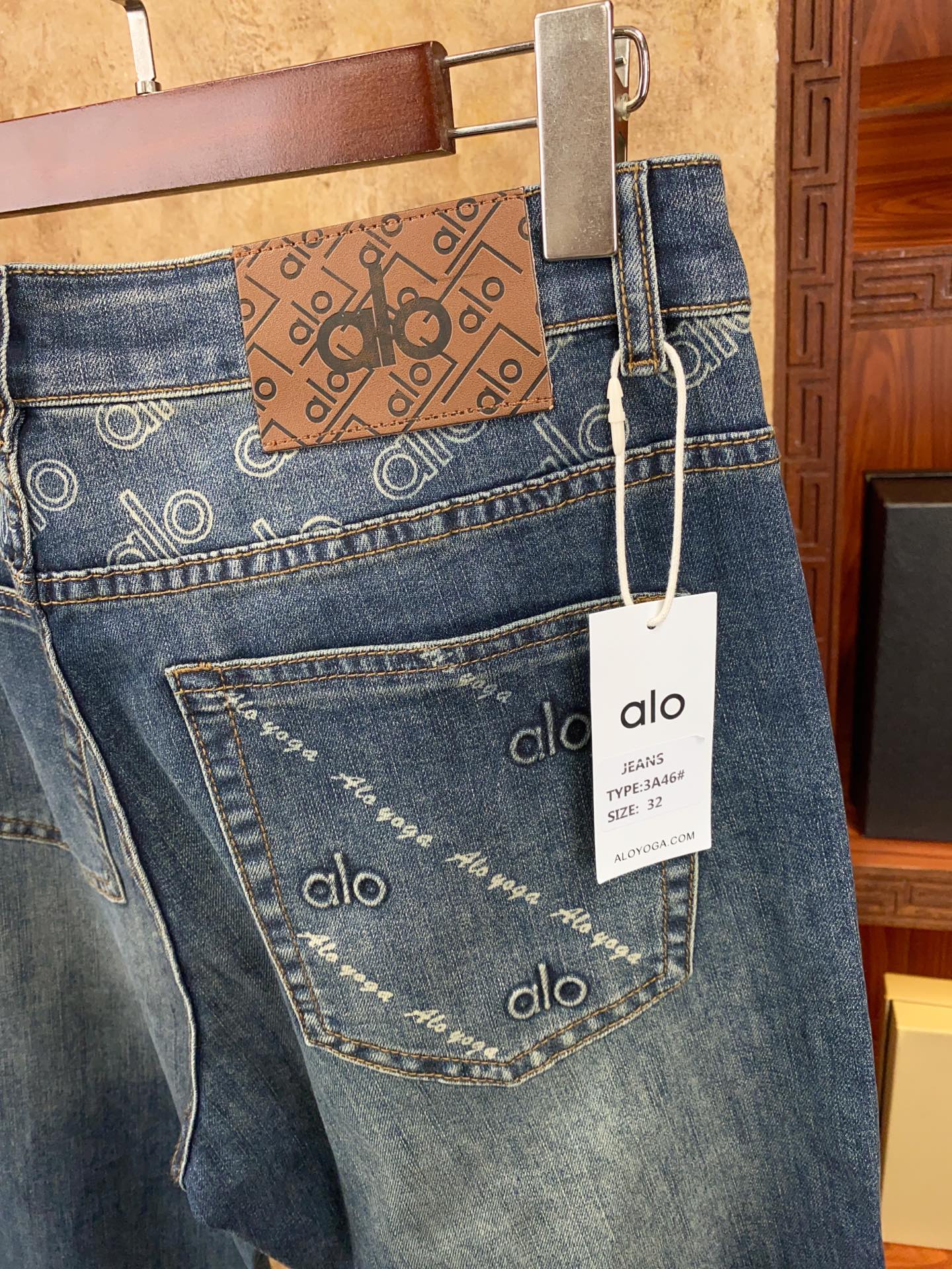 alo 时尚与潮流共鸣 今年专柜新款春夏牛仔裤大货已出！正品代购级别 👍👍👍新款专柜在售！正品对版开发！