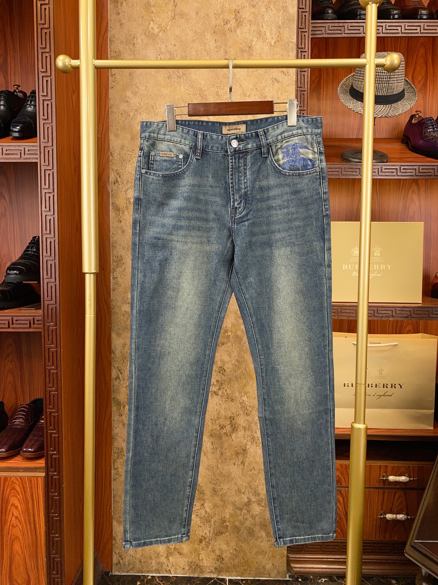 BBR巴宝莉 今年专柜新款春夏牛仔裤大货已出！正品代购级别 👍👍👍新款专柜在售！正品对版开发！绝对是高端