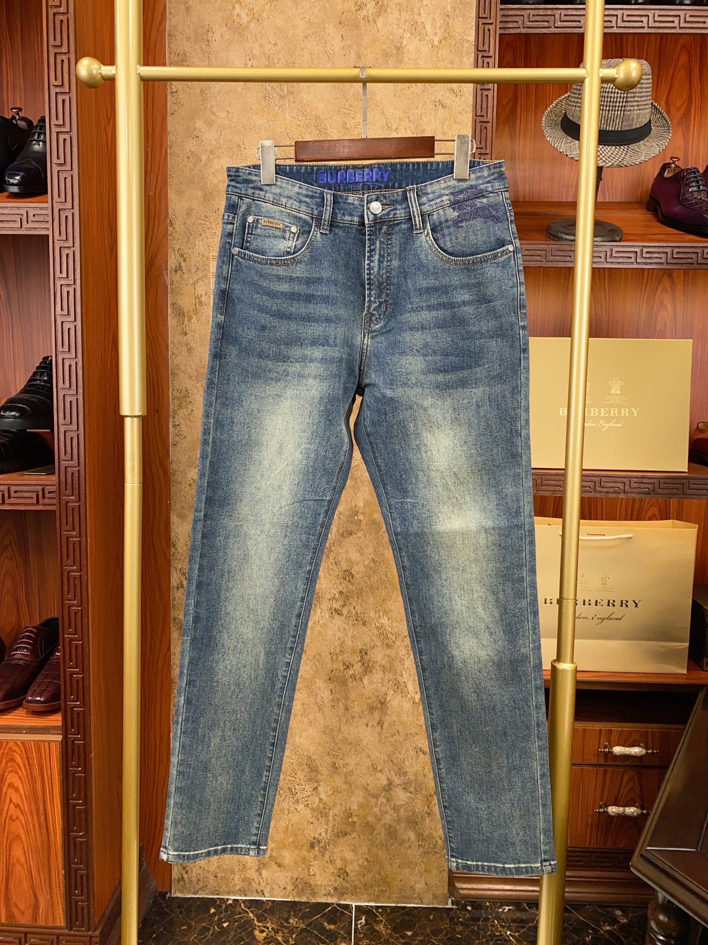 BBR巴宝莉 今年专柜新款春夏牛仔裤大货已出！正品代购级别 👍👍👍新款专柜在售！正品对版开发！绝对是高端