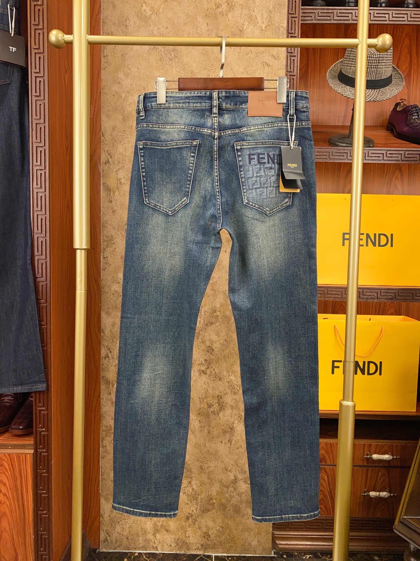 芬迪 👍👍👍时尚潮流流量王 春夏新款！新款！绝对好货 ！绝对好货！专柜正品开发！🔥🔥 新款春夏 男士牛仔