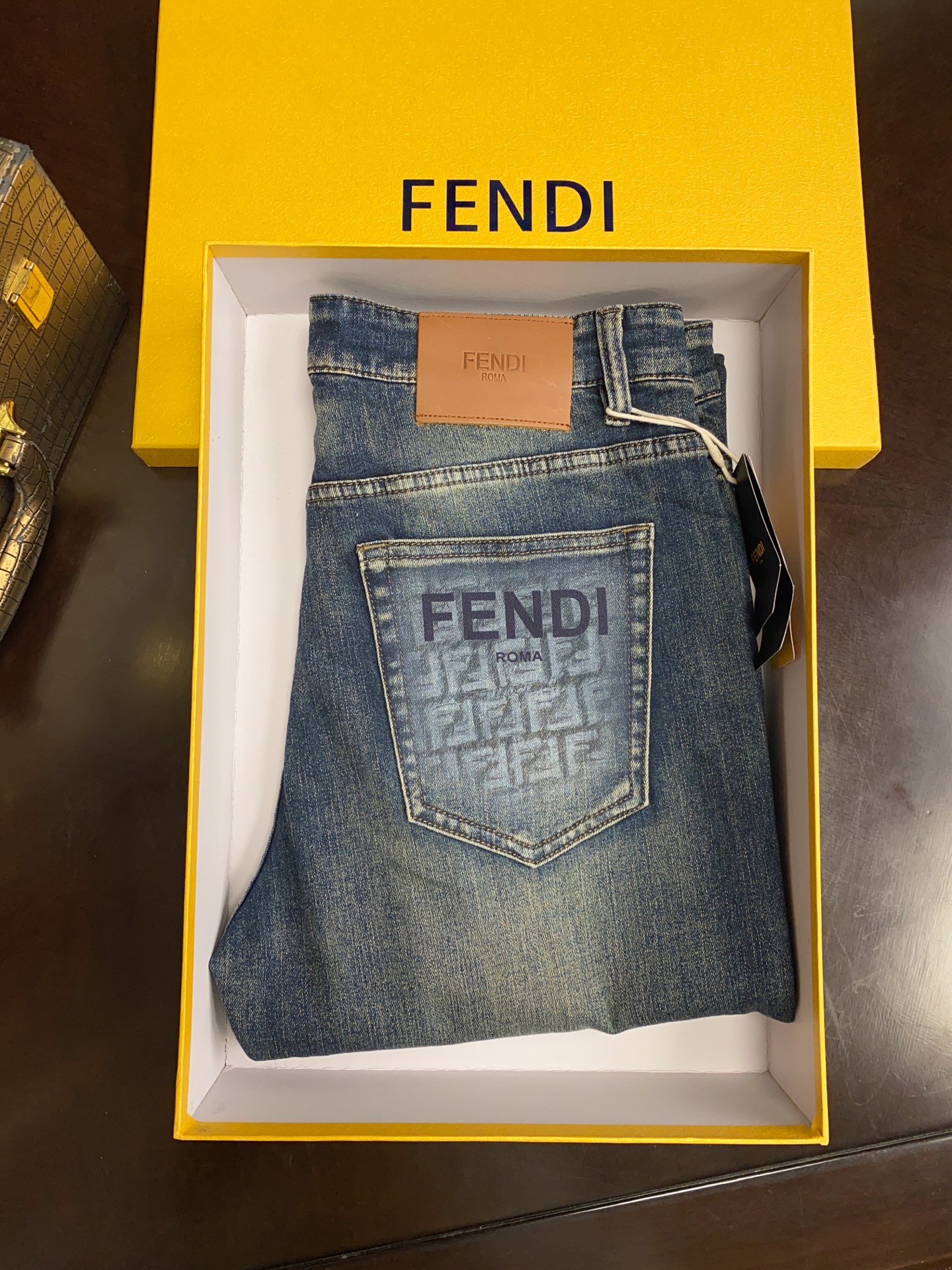 芬迪 👍👍👍时尚潮流流量王 春夏新款！新款！绝对好货 ！绝对好货！专柜正品开发！🔥🔥 新款春夏 男士牛仔