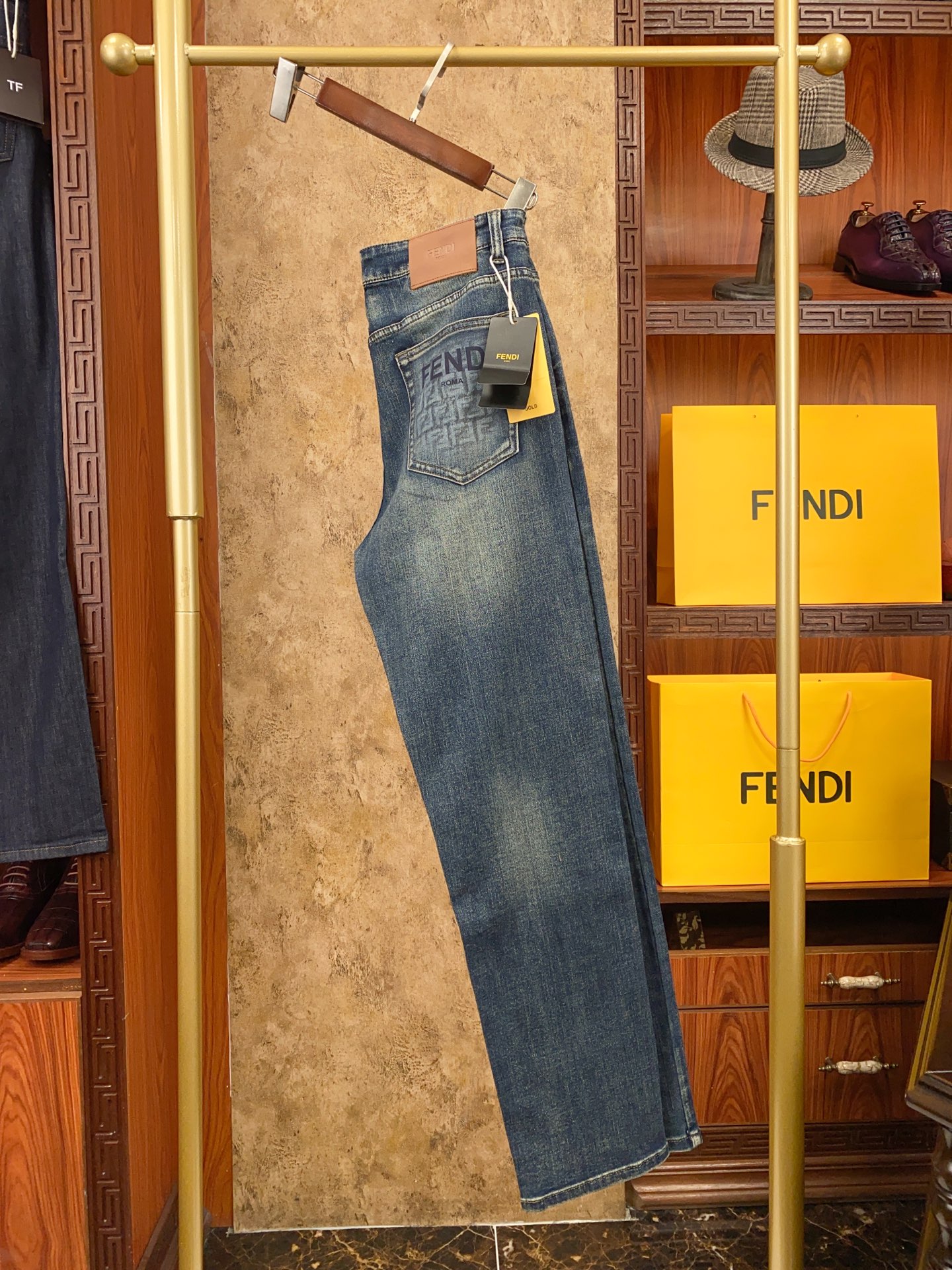 芬迪 👍👍👍时尚潮流流量王 春夏新款！新款！绝对好货 ！绝对好货！专柜正品开发！🔥🔥 新款春夏 男士牛仔