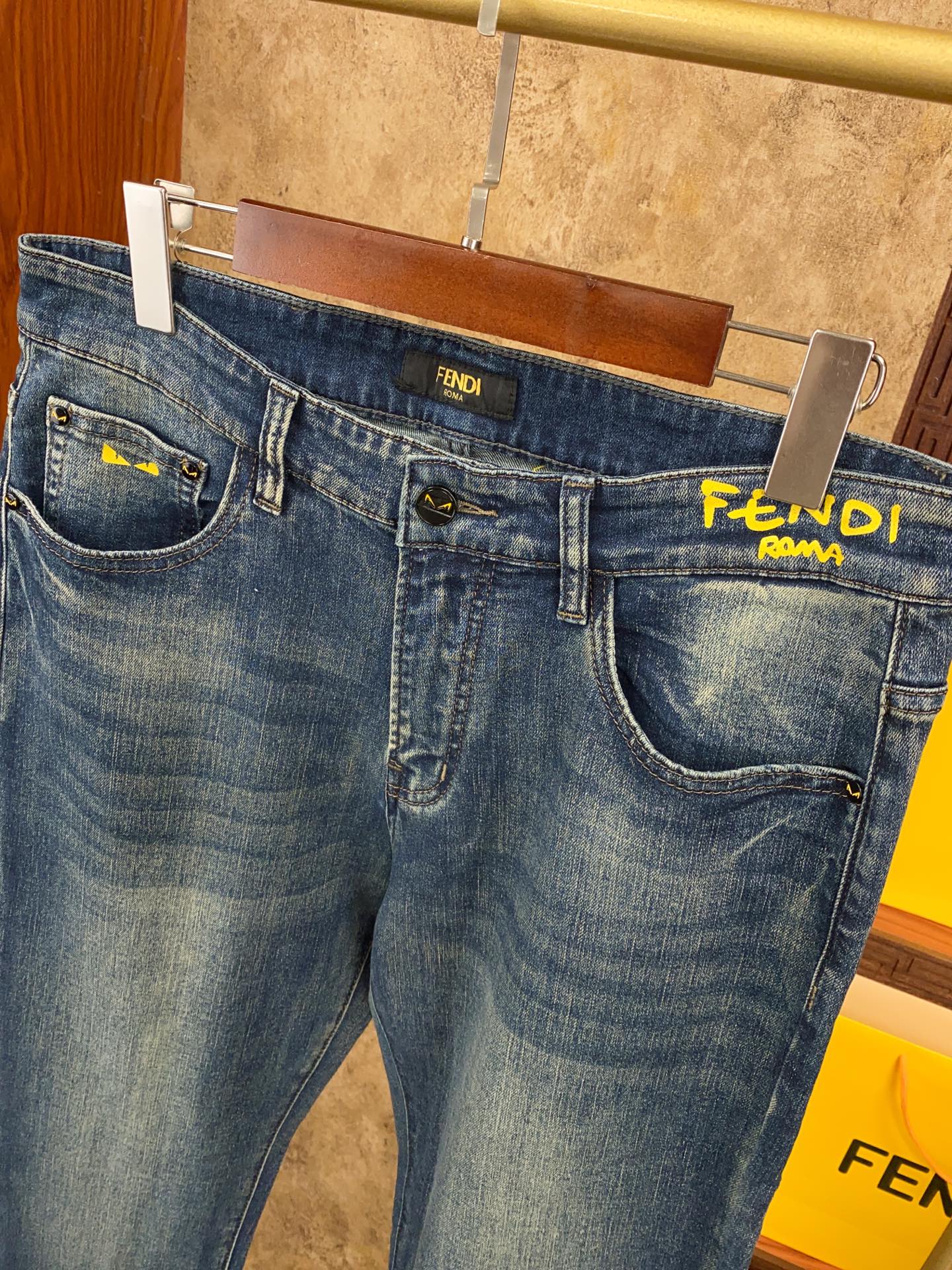 芬迪 👍👍👍时尚潮流流量王 春夏新款！新款！绝对好货 ！绝对好货！专柜正品开发！🔥🔥 新款春夏 男士牛仔