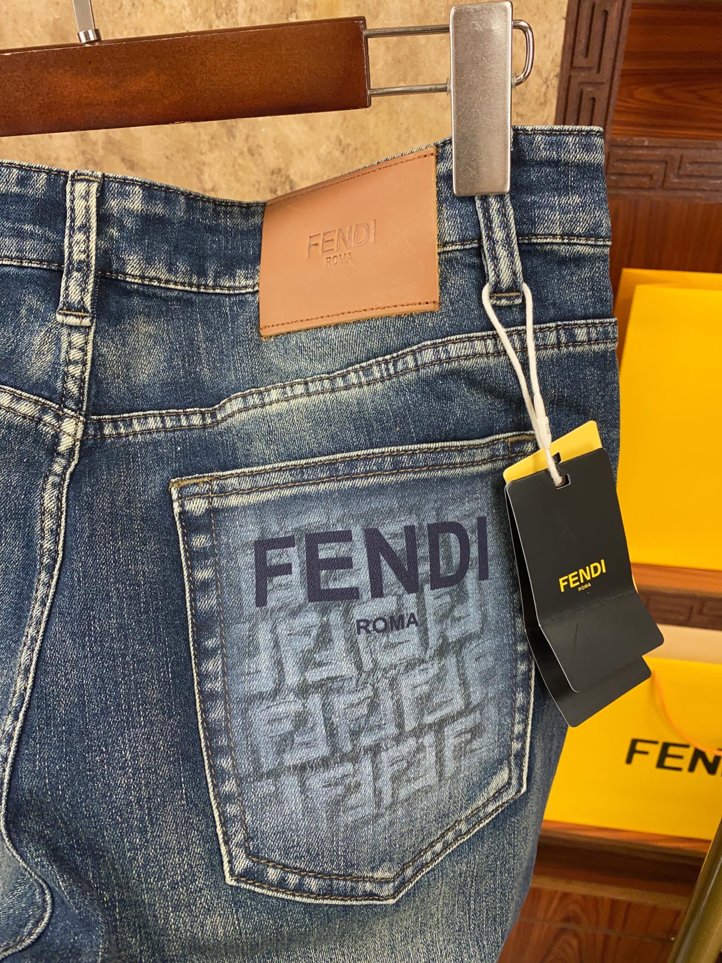 芬迪 👍👍👍时尚潮流流量王 春夏新款！新款！绝对好货 ！绝对好货！专柜正品开发！🔥🔥 新款春夏 男士牛仔