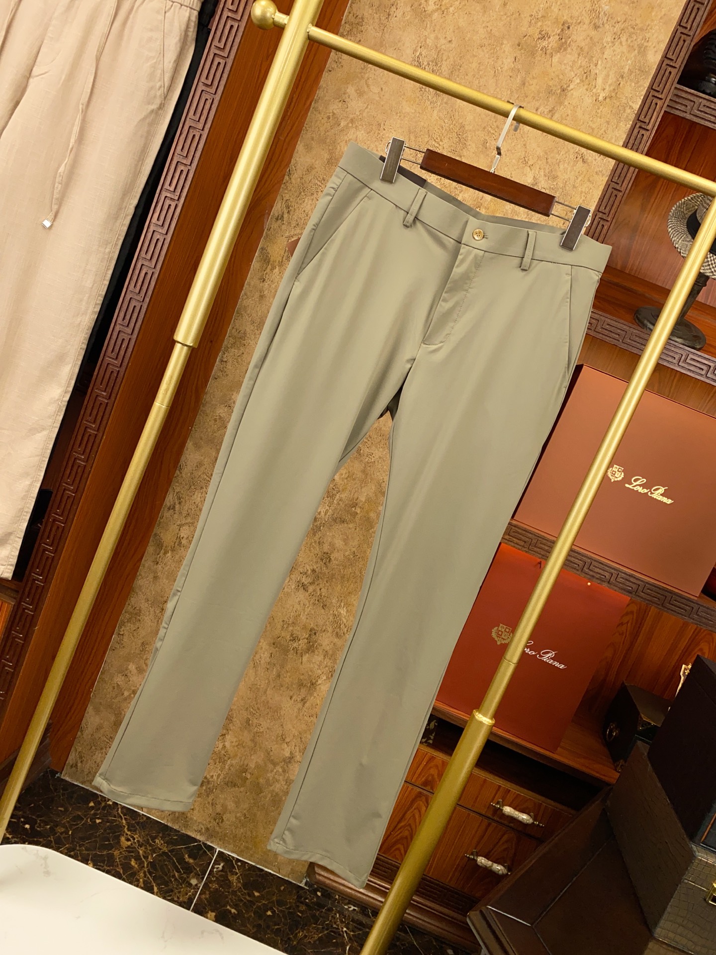 绝对好货 ！绝对好货Loro Piana 今年春夏新款 休闲西裤🔥🔥 【只做专柜对版货 市场版本千千万 