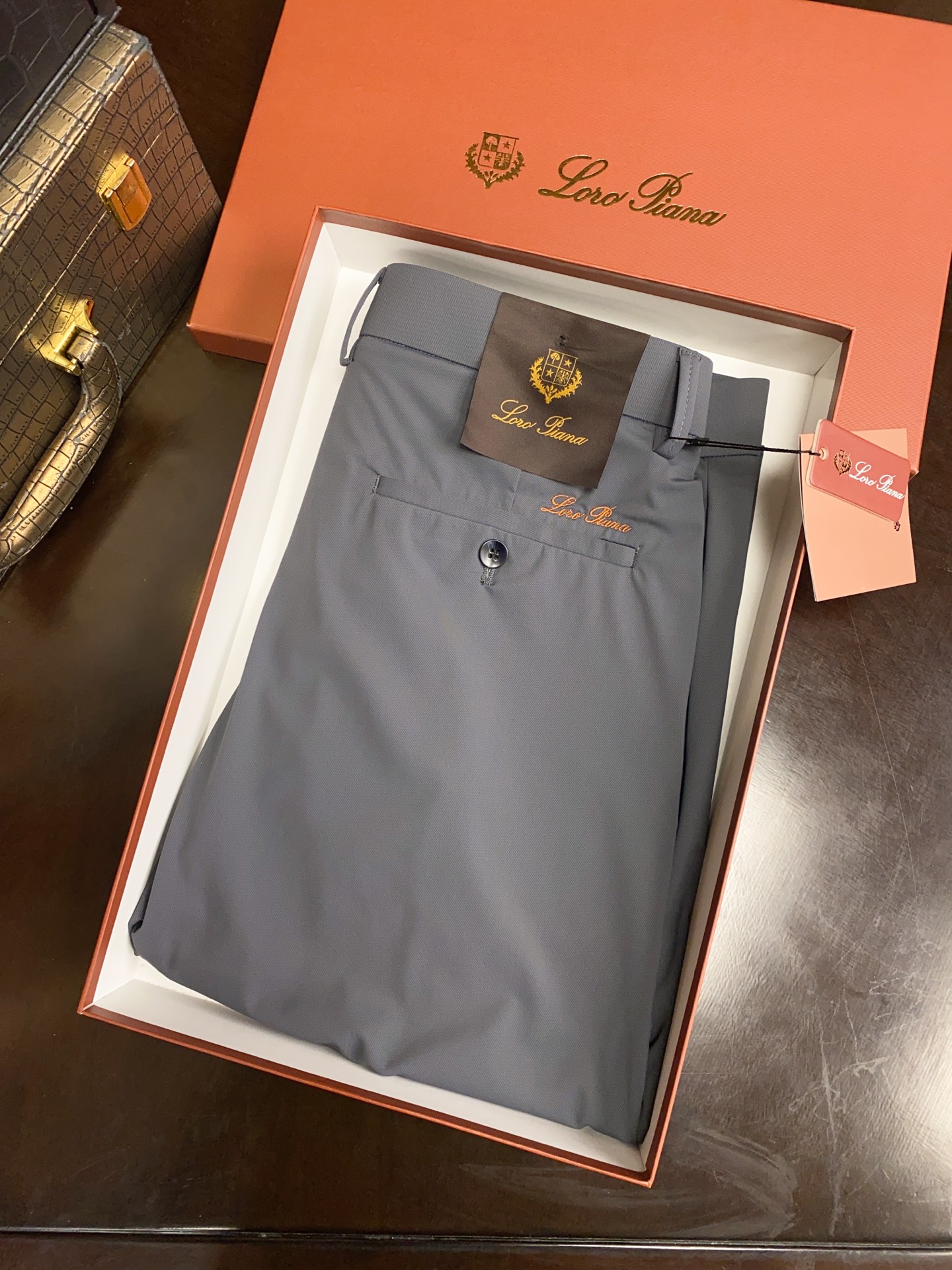 绝对好货 ！绝对好货Loro Piana 今年春夏新款 休闲西裤🔥🔥 【只做专柜对版货 市场版本千千万 