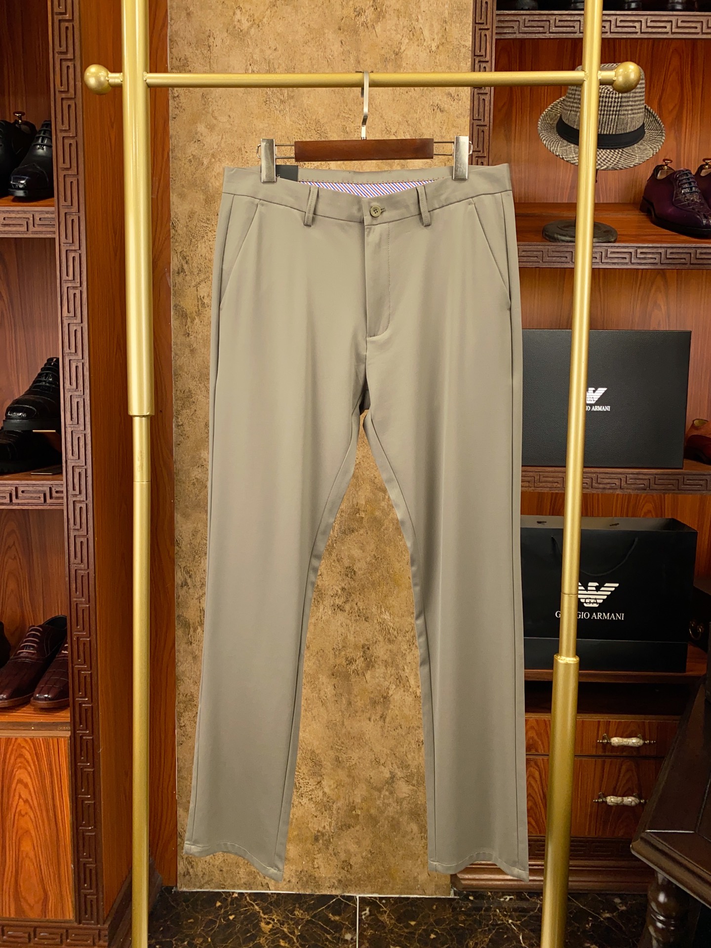 绝对好货 ！绝对好货阿玛尼 今年春夏新款薄款 休闲西裤🔥🔥 【只做专柜对版货 市场版本千千万 要高端请认