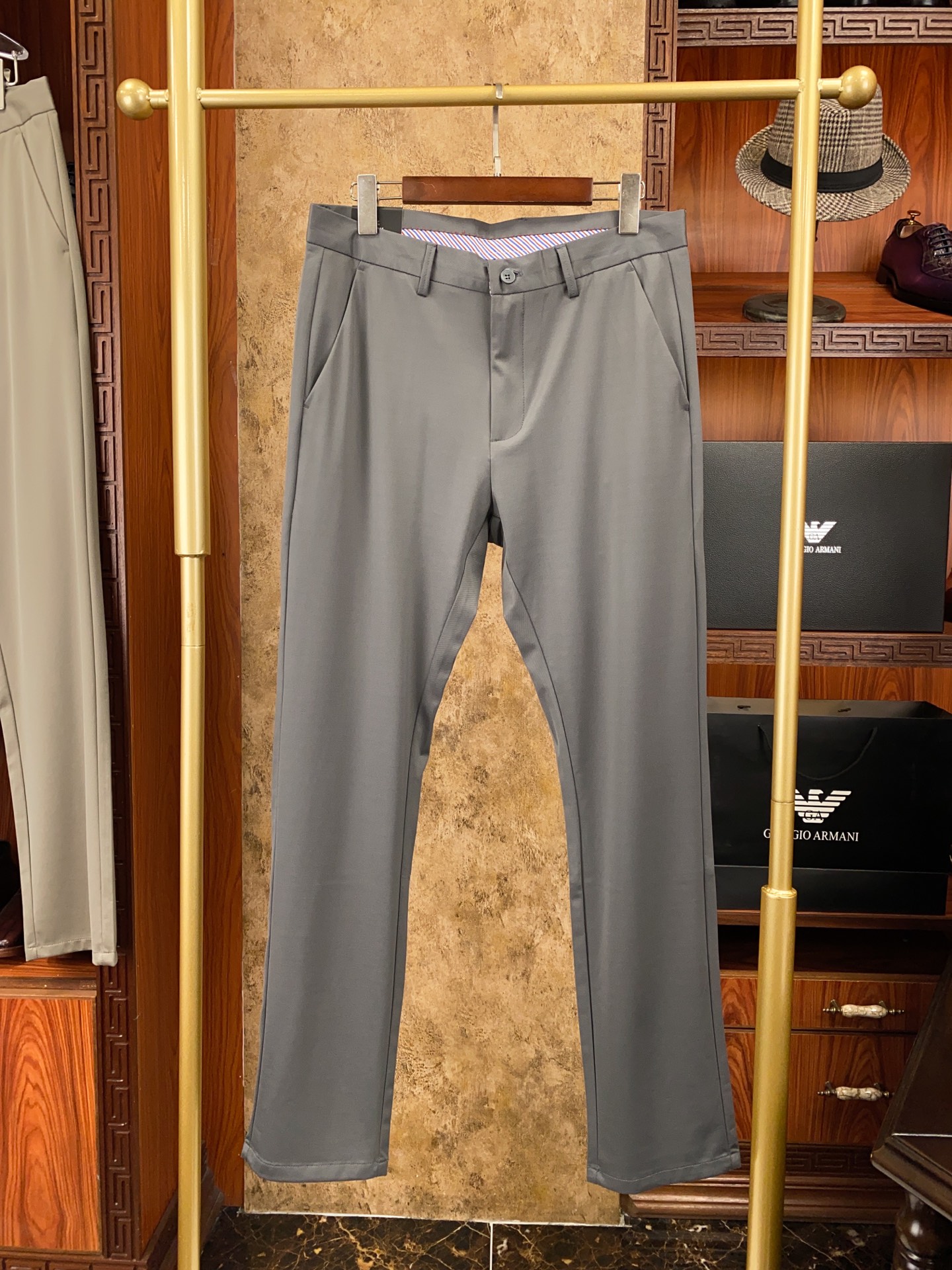 绝对好货 ！绝对好货阿玛尼 今年春夏新款薄款 休闲西裤🔥🔥 【只做专柜对版货 市场版本千千万 要高端请认