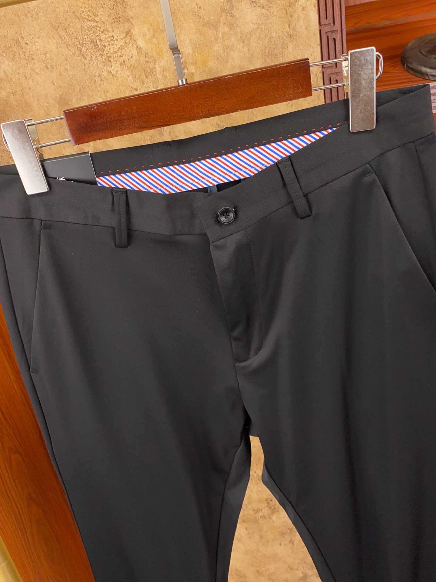 绝对好货 ！绝对好货阿玛尼 今年春夏新款薄款 休闲西裤🔥🔥 【只做专柜对版货 市场版本千千万 要高端请认