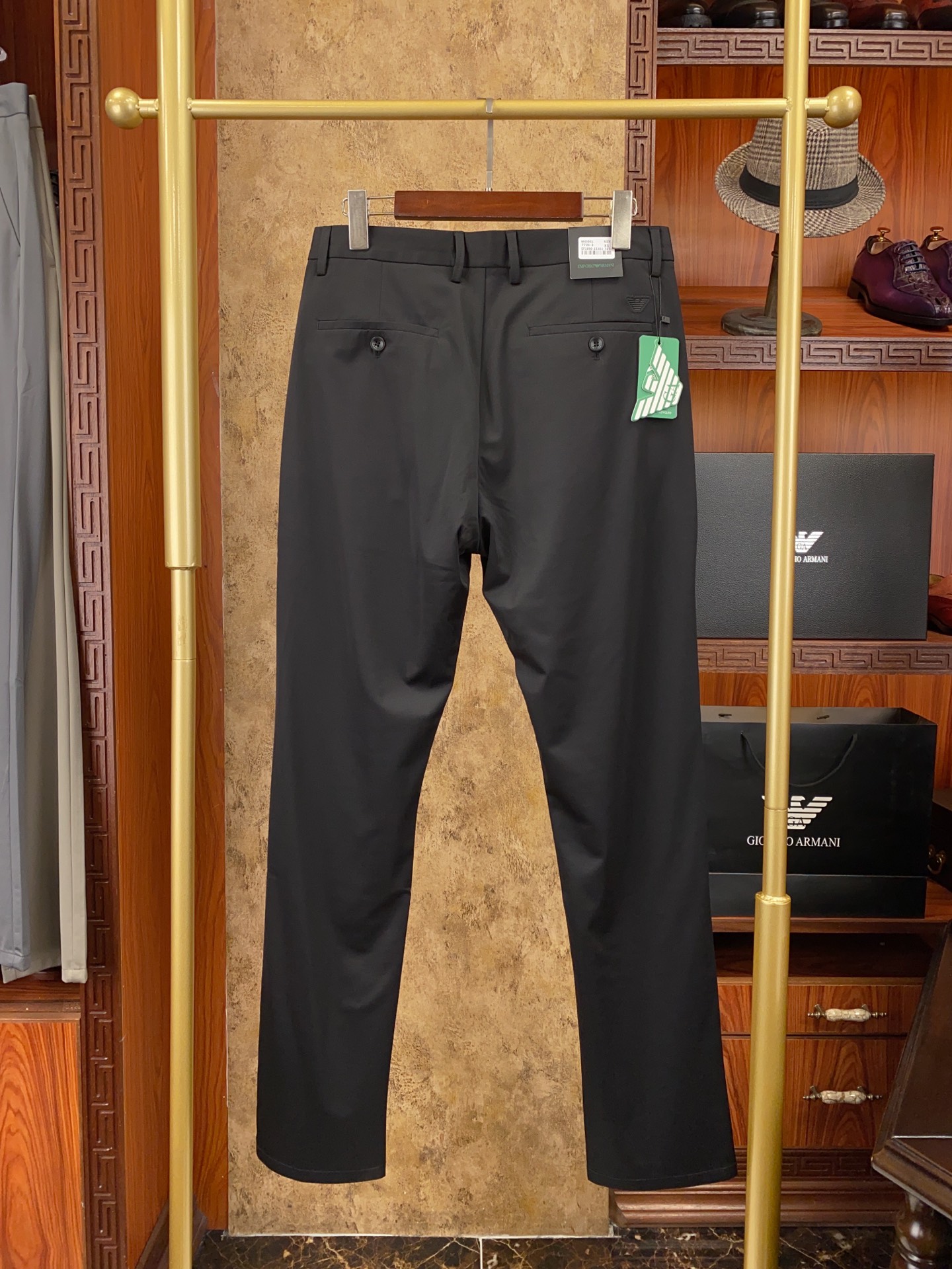 绝对好货 ！绝对好货阿玛尼 今年春夏新款薄款 休闲西裤🔥🔥 【只做专柜对版货 市场版本千千万 要高端请认