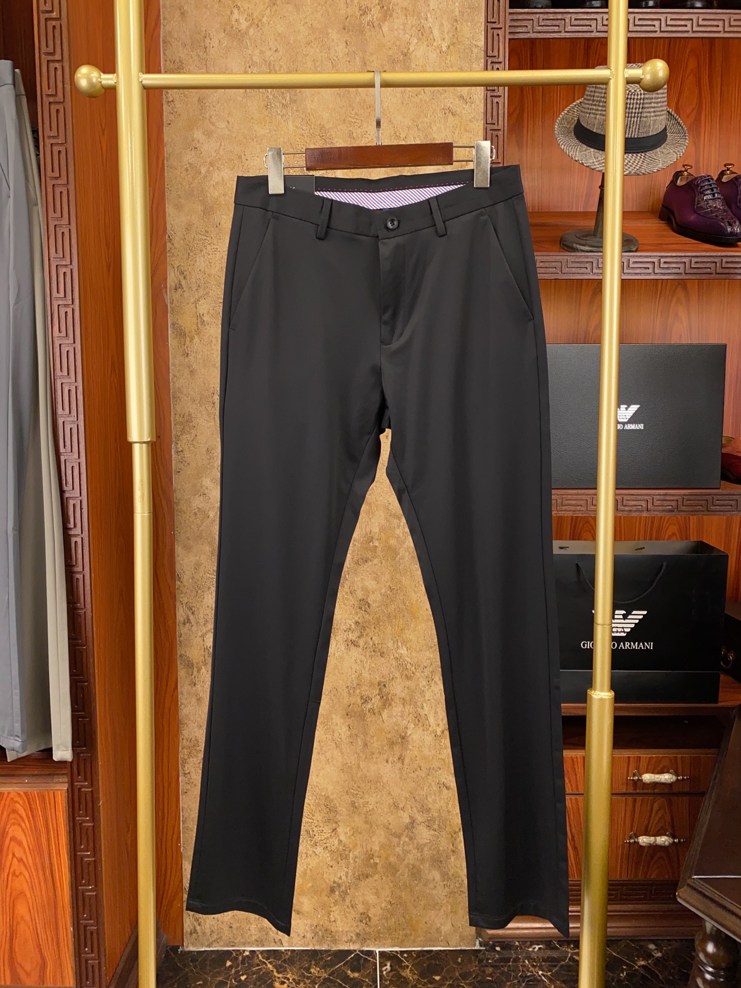 绝对好货 ！绝对好货阿玛尼 今年春夏新款薄款 休闲西裤🔥🔥 【只做专柜对版货 市场版本千千万 要高端请认