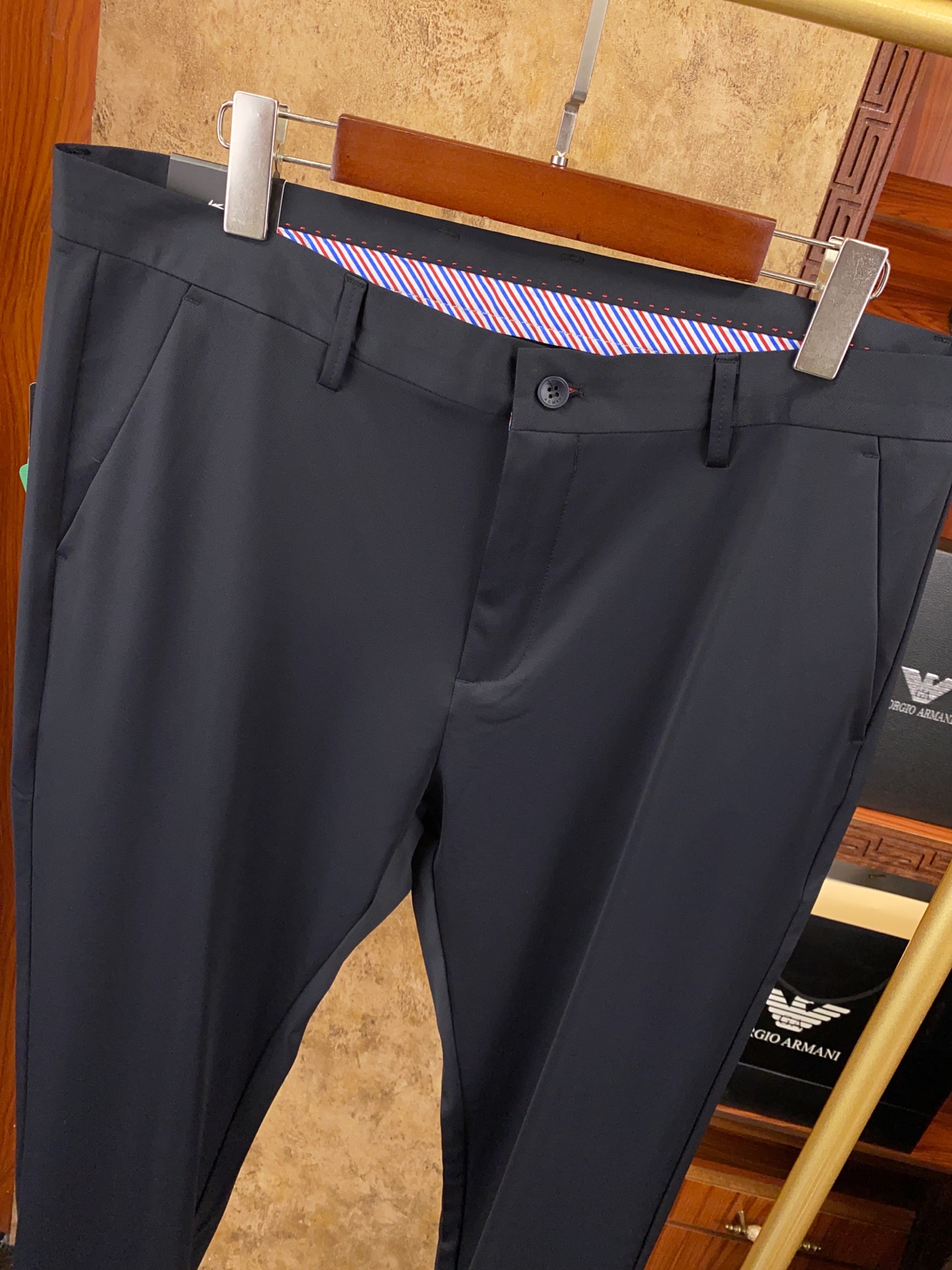 绝对好货 ！绝对好货阿玛尼 今年春夏新款薄款 休闲西裤🔥🔥 【只做专柜对版货 市场版本千千万 要高端请认