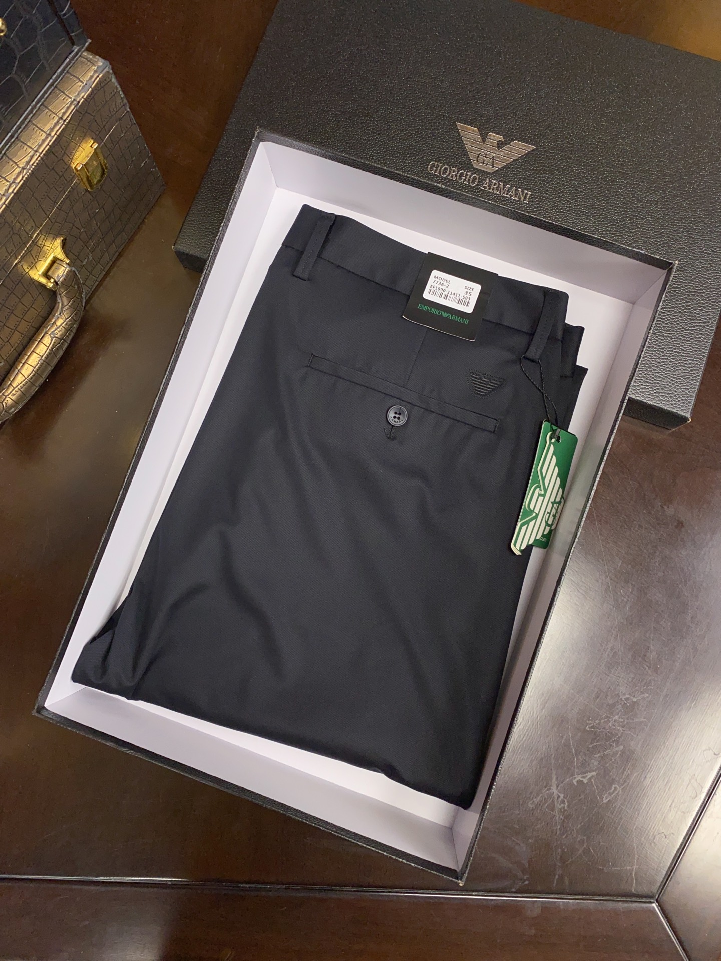 绝对好货 ！绝对好货阿玛尼 今年春夏新款薄款 休闲西裤🔥🔥 【只做专柜对版货 市场版本千千万 要高端请认