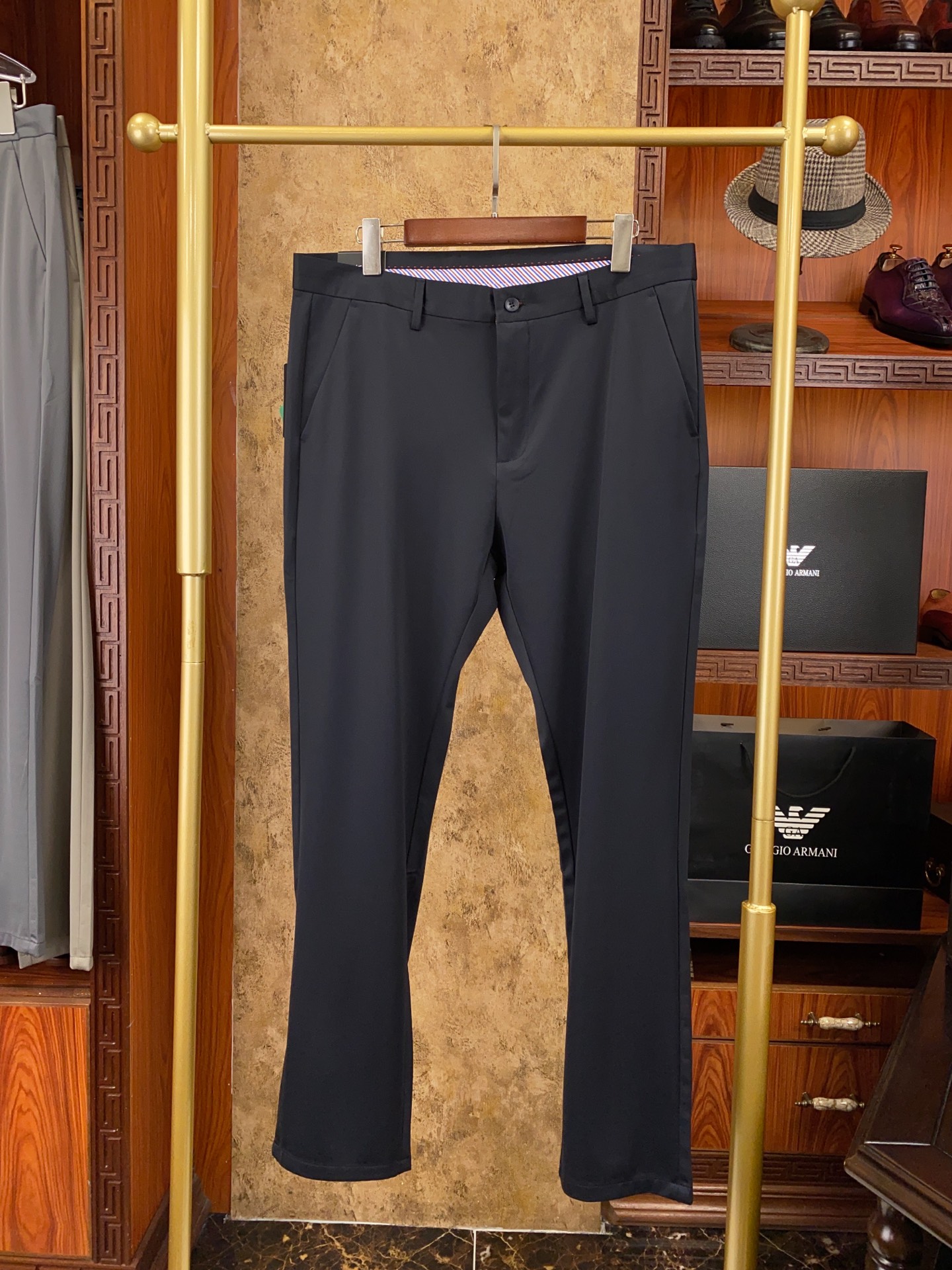 绝对好货 ！绝对好货阿玛尼 今年春夏新款薄款 休闲西裤🔥🔥 【只做专柜对版货 市场版本千千万 要高端请认