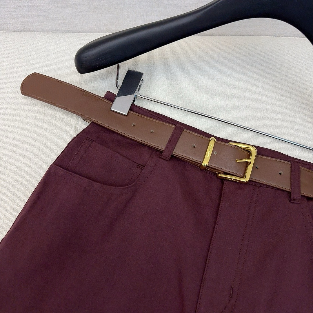 特价🉐️ ❗️现货齐码❗️不退不换❗️爆单安哥拉红～～Miu ————早秋最新走秀同款套装♥️翻领牛仔夹