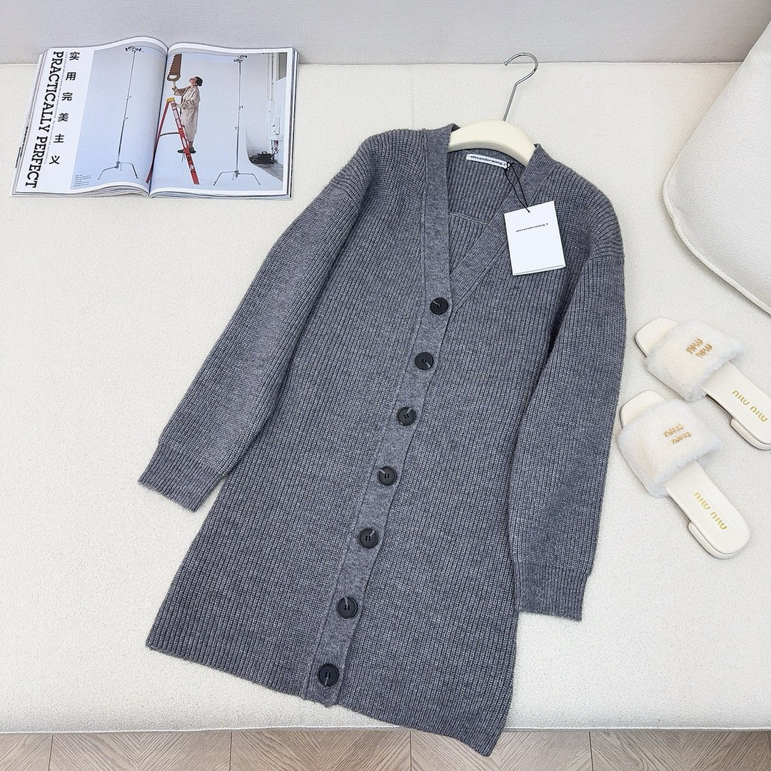 特价🉐️❗️现货齐码❗️不退不换❗️韩风气质 AW 🌾————秋冬最新款针织两件套🩶小短款外套+收腰长款