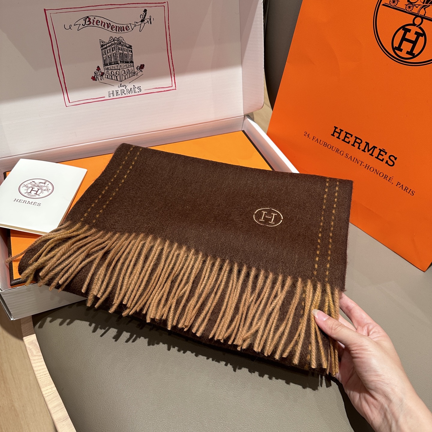 
2025年Hermes · 爱马仕，难得一见的温柔配色，低调又不失优雅❗️】重点推荐❗️双边配色，一条